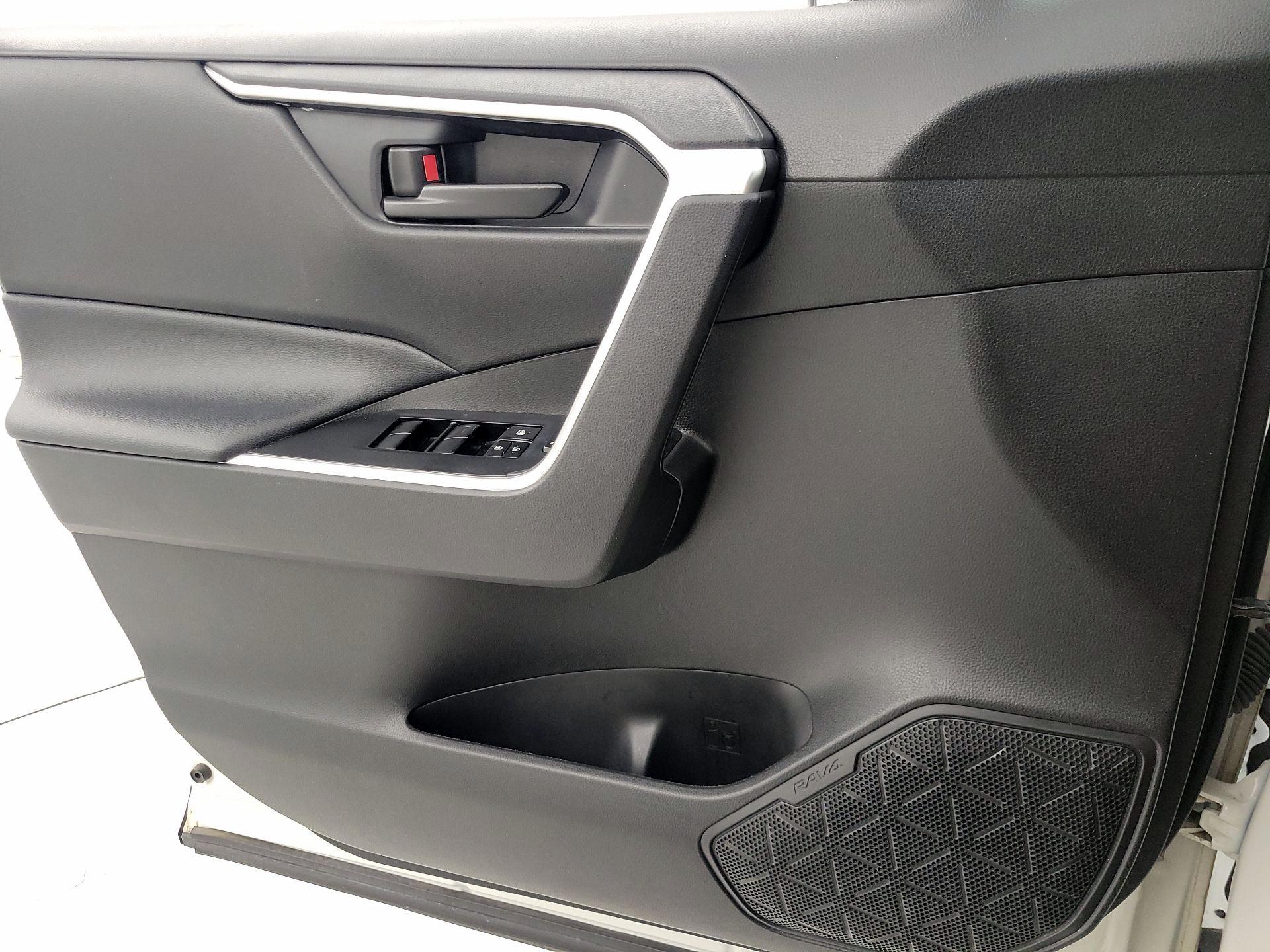 Thumbnail: 2020 Toyota RAV4 - 12