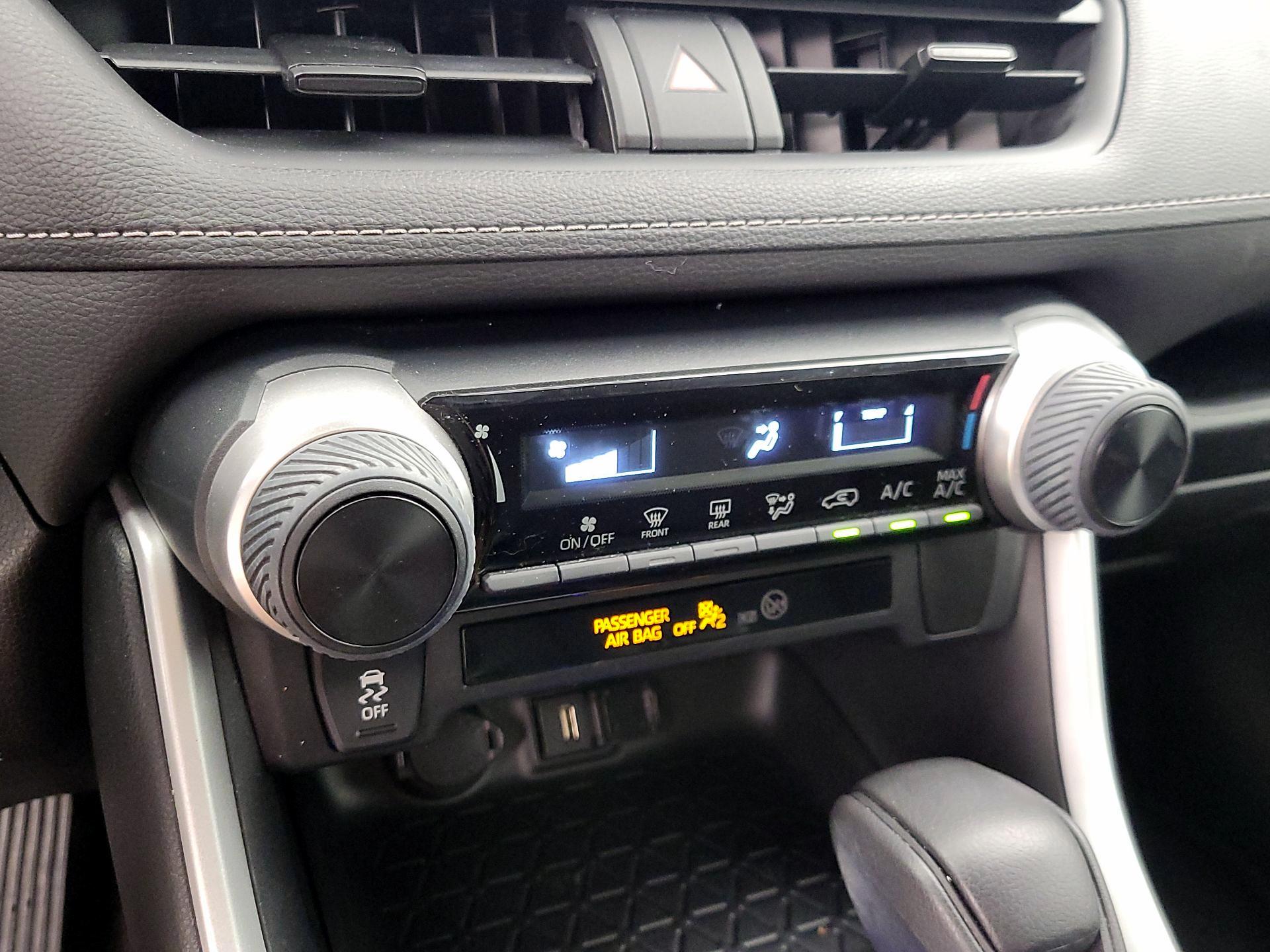 Thumbnail: 2020 Toyota RAV4 - 16