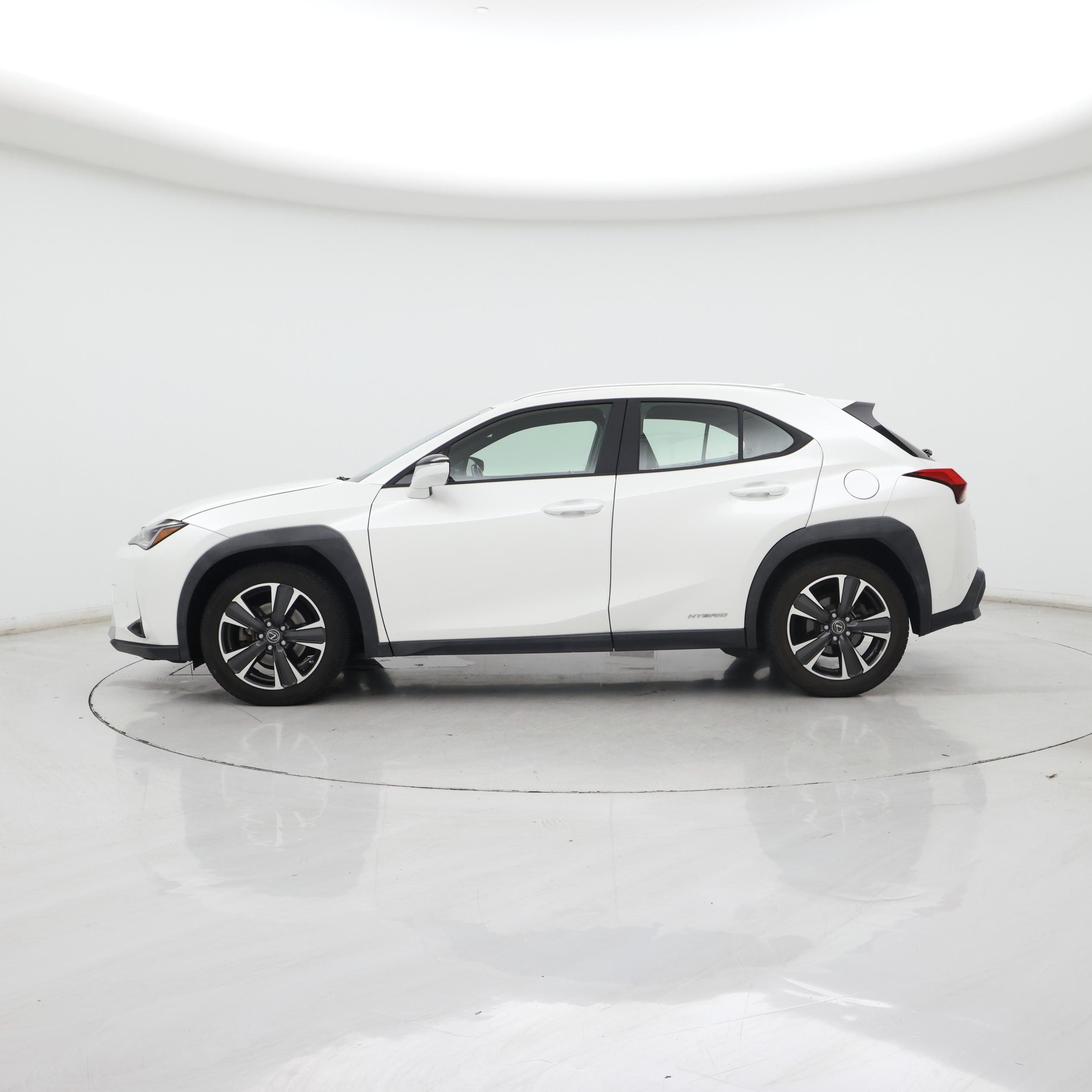 Thumbnail: 2020 Lexus UX - 3