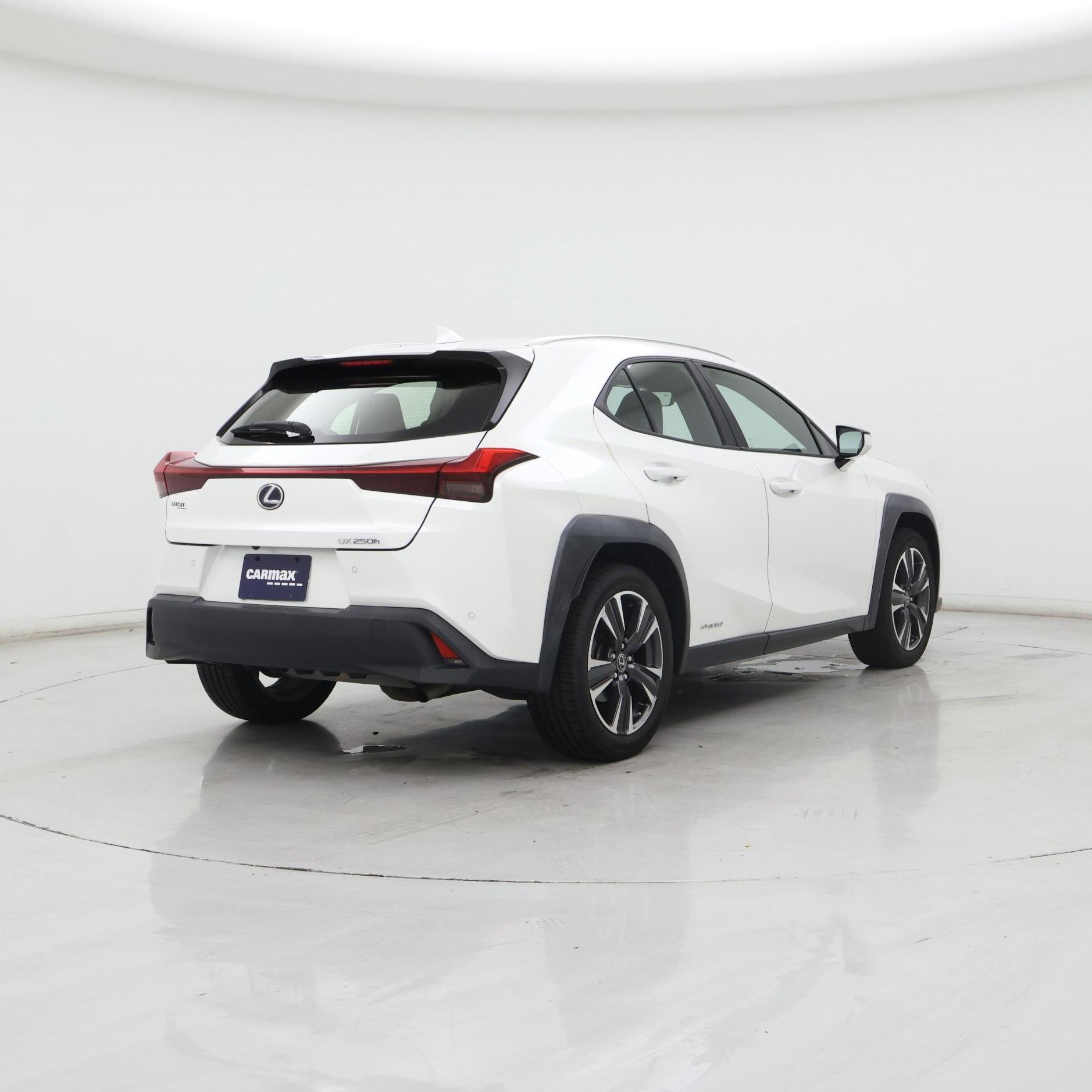 Thumbnail: 2020 Lexus UX - 8