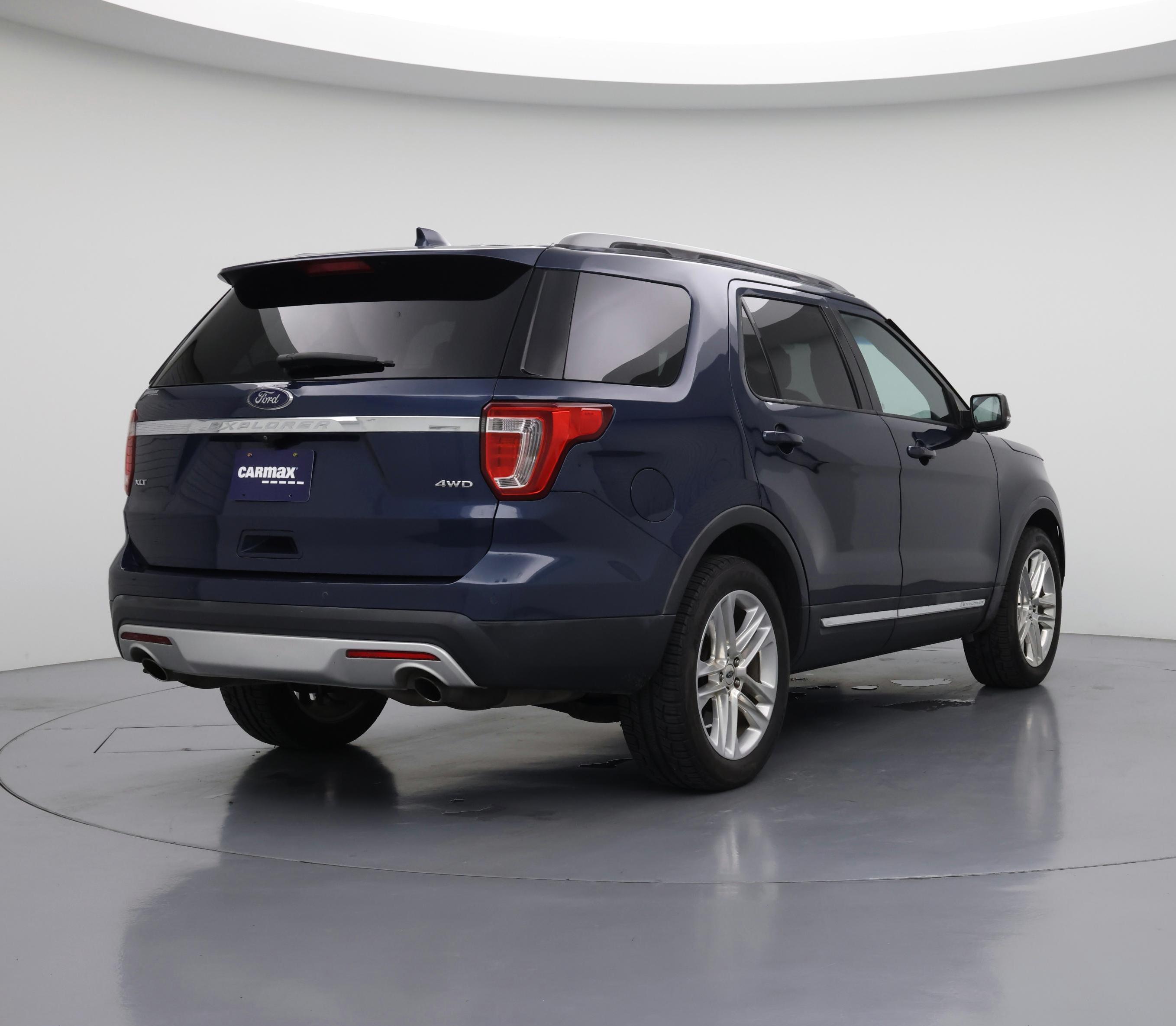 Thumbnail: 2017 Ford Explorer - 8