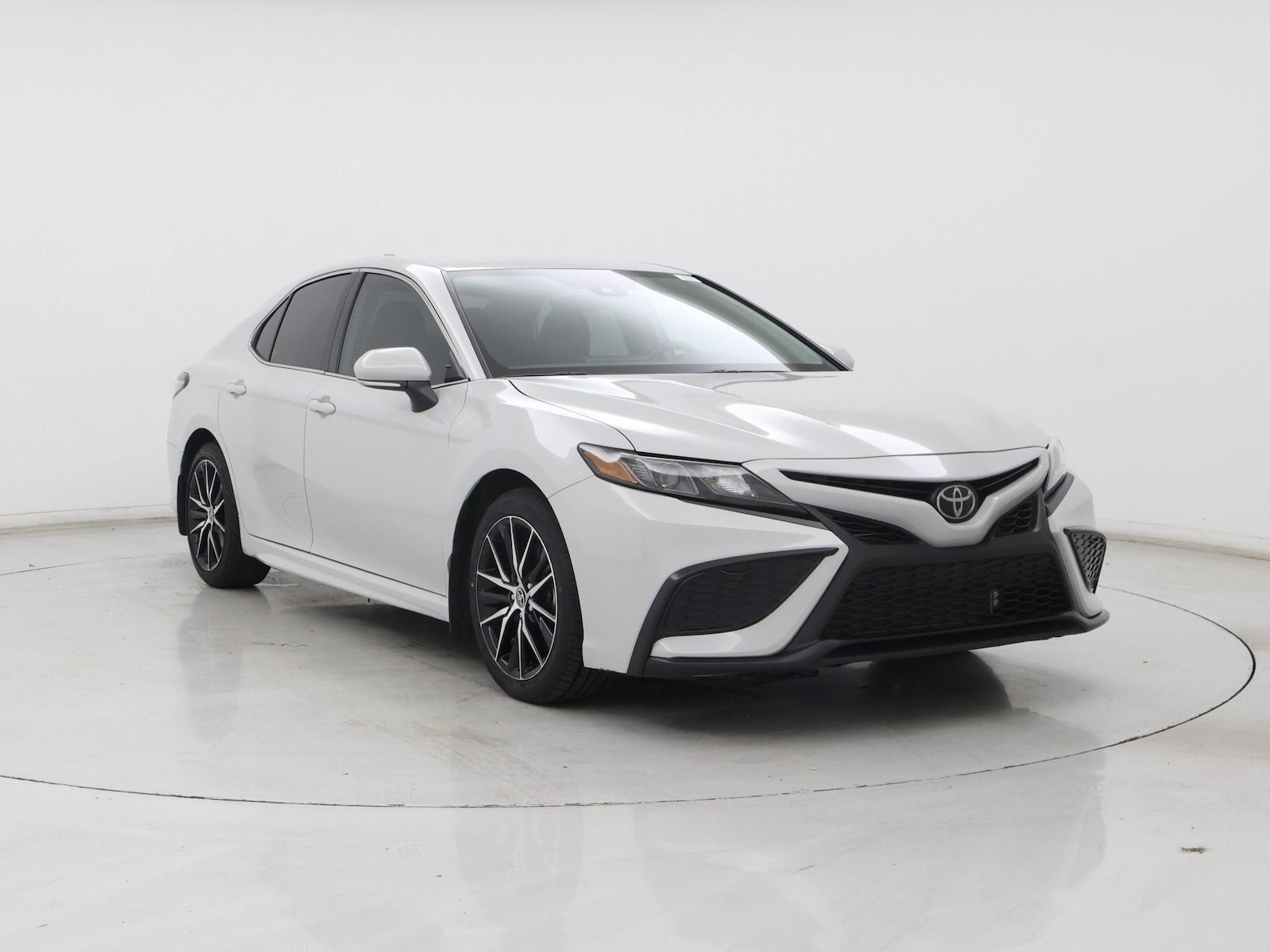 2024 Toyota Camry SE - Photo 2