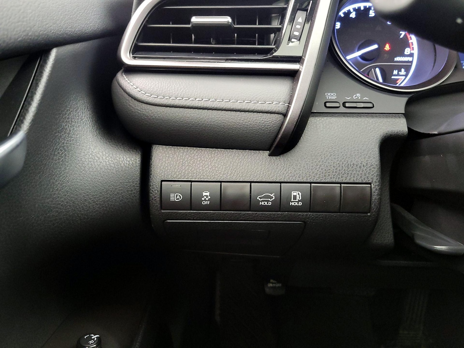 2024 Toyota Camry SE - Photo 14