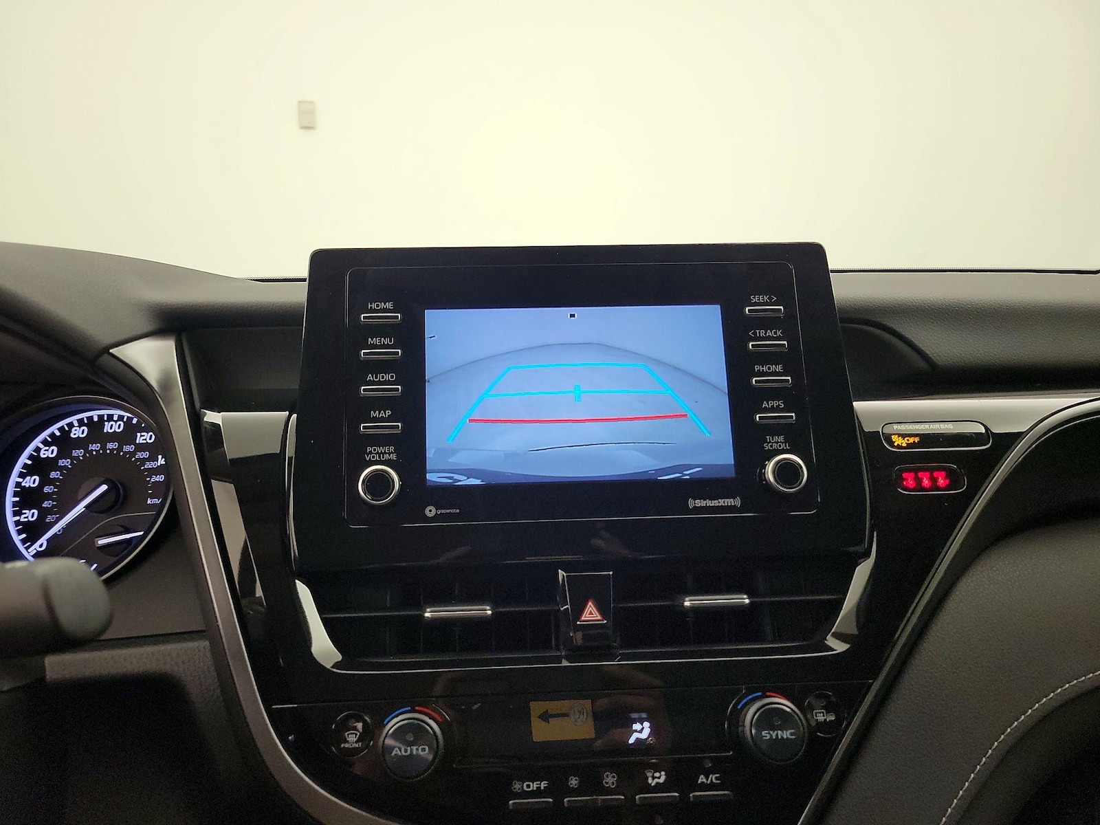 2024 Toyota Camry SE - Photo 15