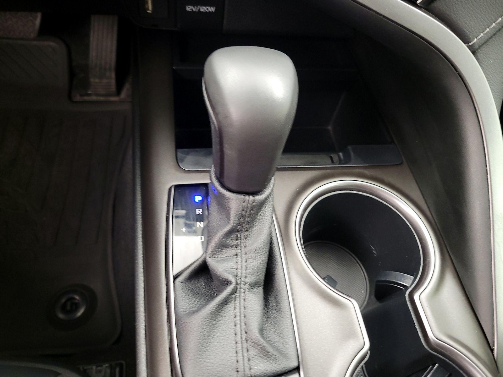2024 Toyota Camry SE - Photo 18
