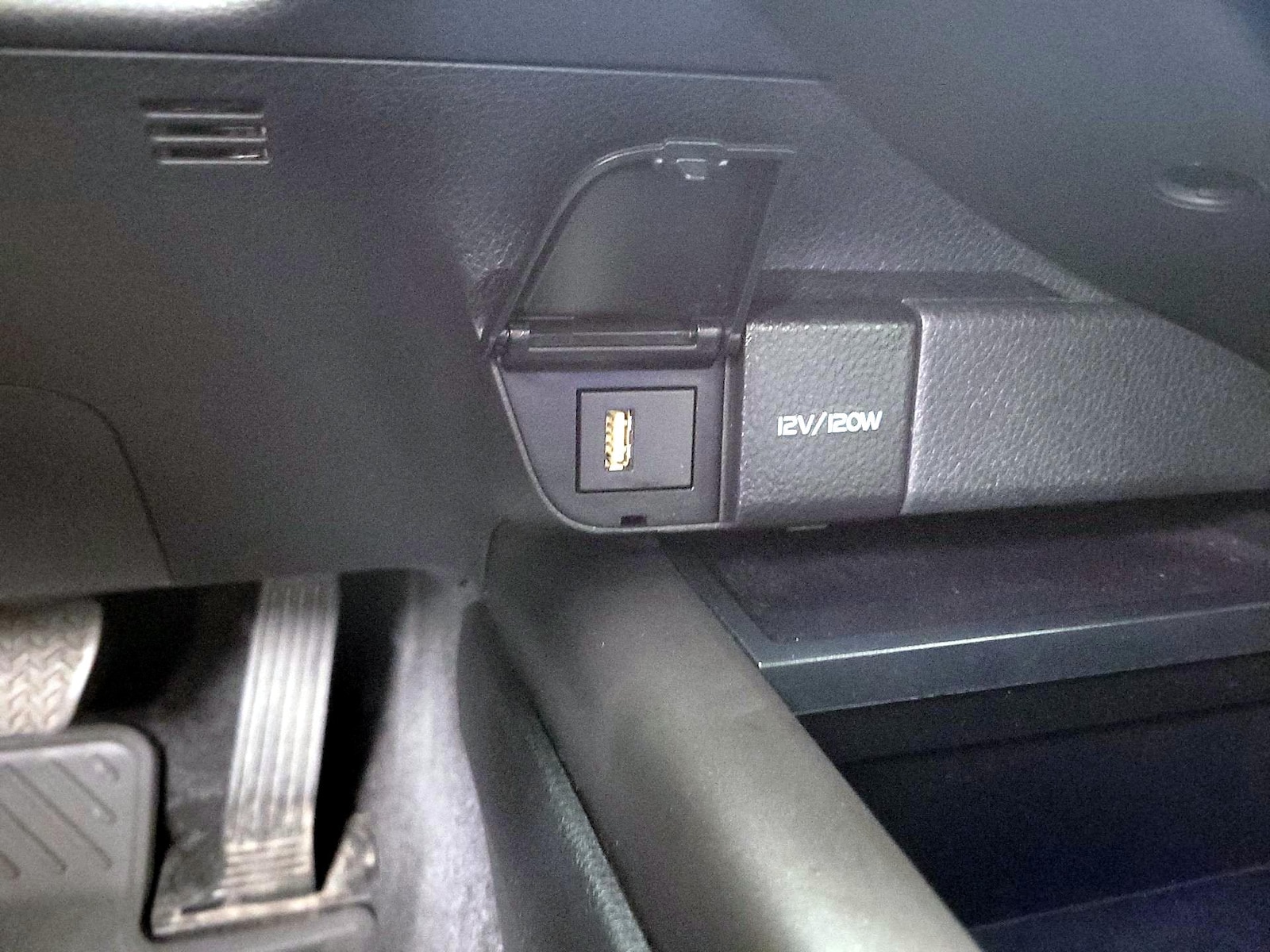 2024 Toyota Camry SE - Photo 19