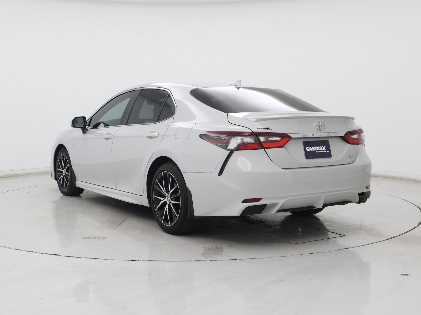 2024 Toyota Camry SE - Photo 3