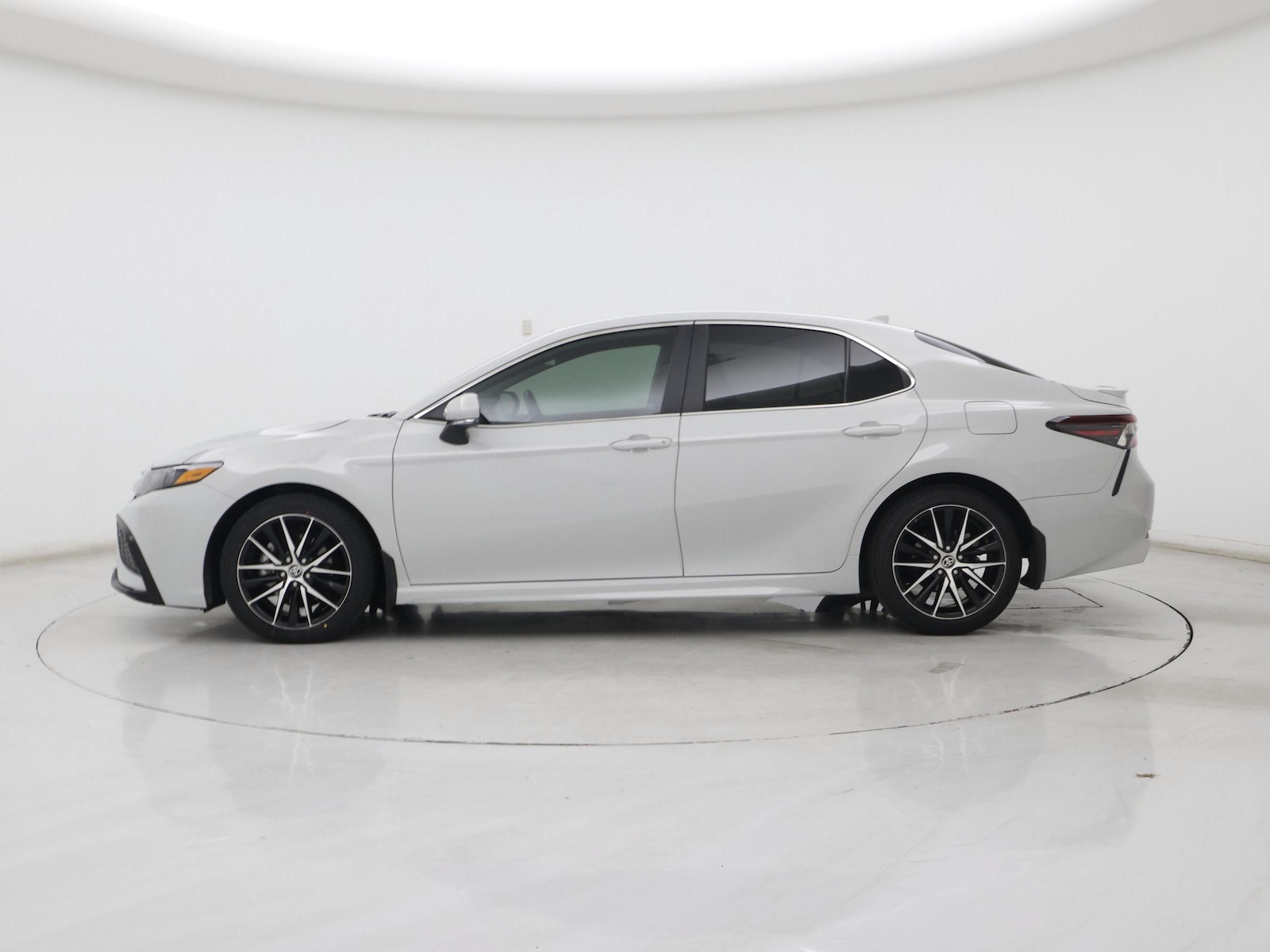 2024 Toyota Camry SE - Photo 4