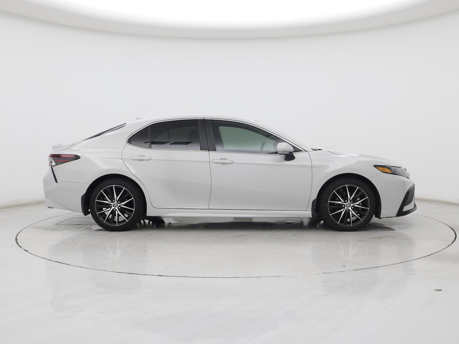 2024 Toyota Camry SE - Photo 8