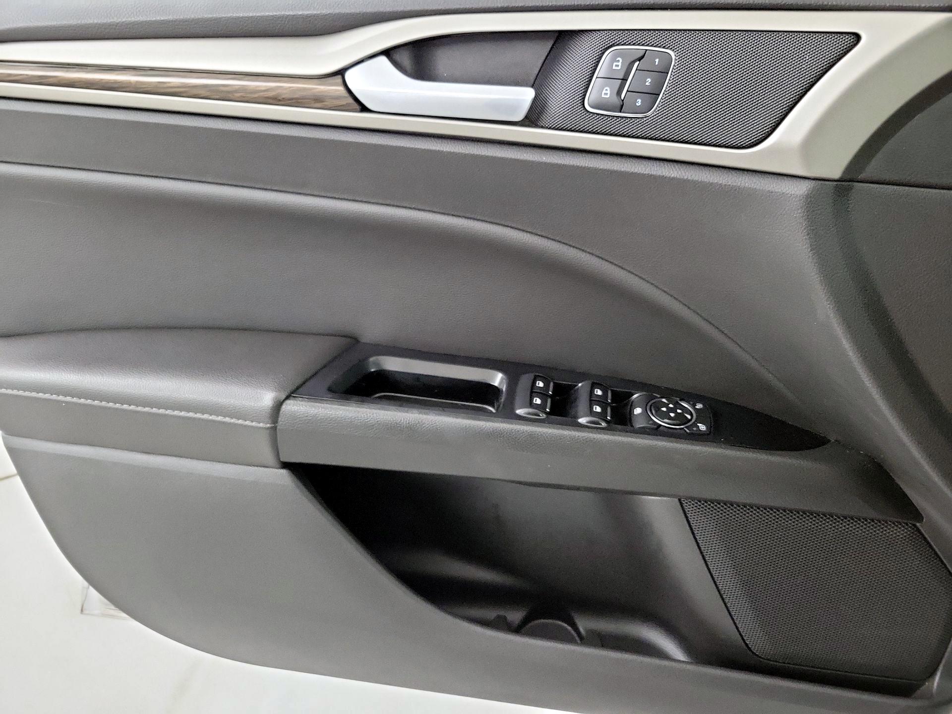 Thumbnail: 2015 Ford Fusion - 12