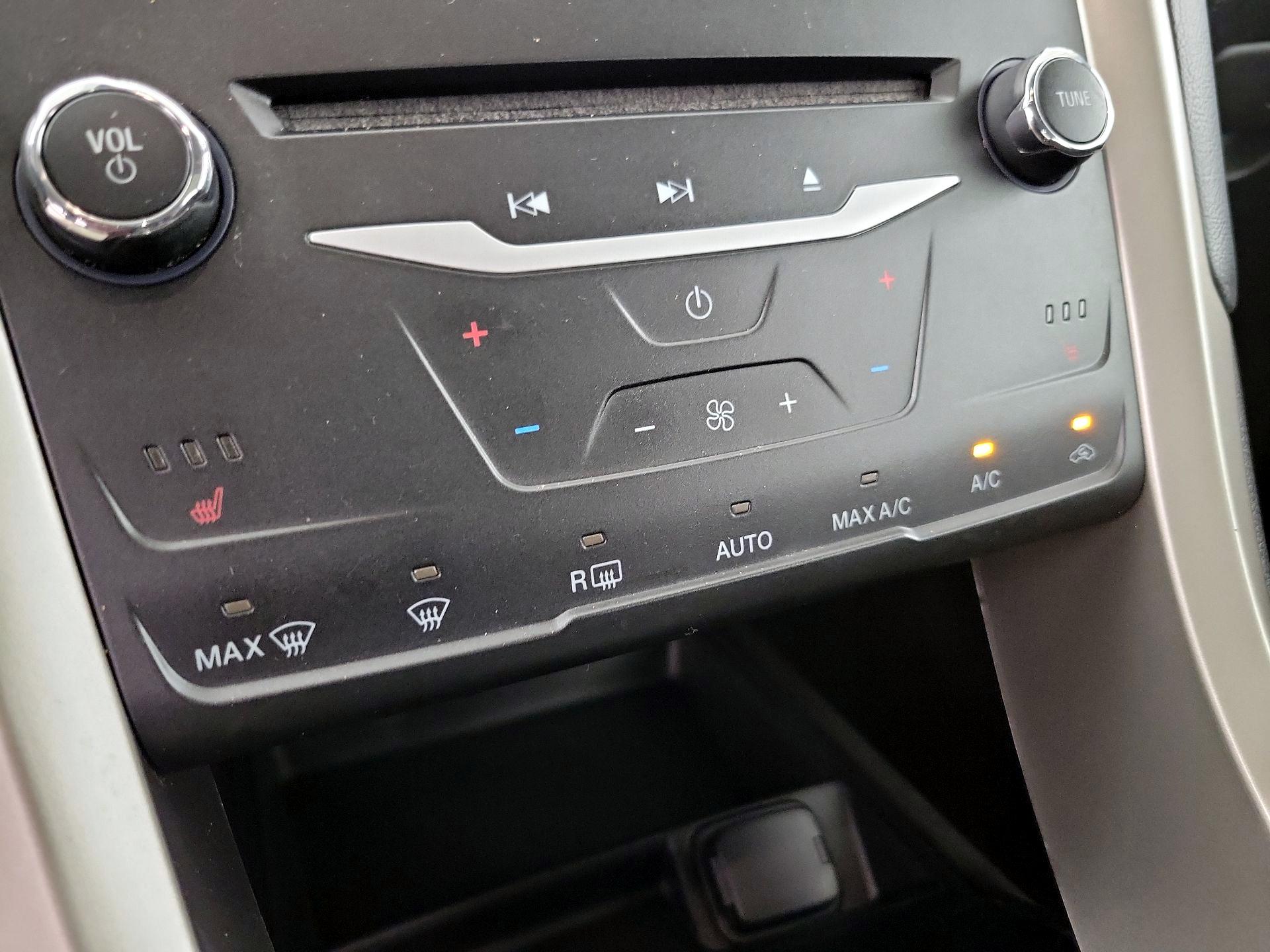 Thumbnail: 2015 Ford Fusion - 17