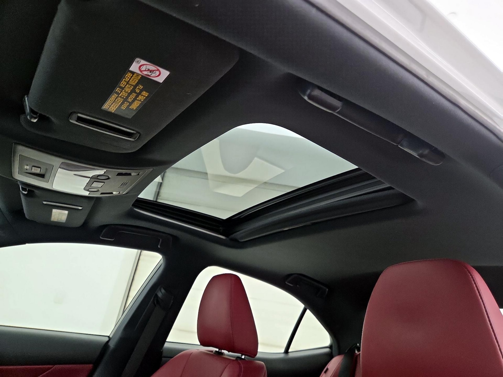 Sunroof(s) & Overhead Airbags