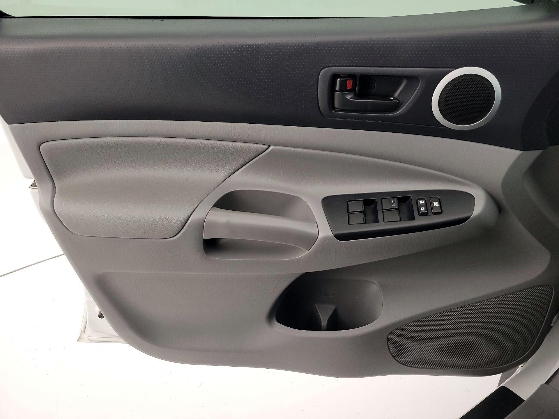 Thumbnail: 2014 Toyota Tacoma - 12