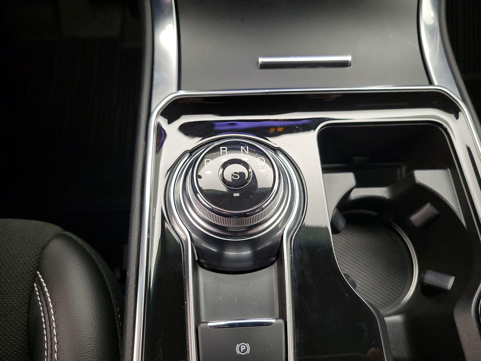 Thumbnail: 2019 Ford Edge - 18