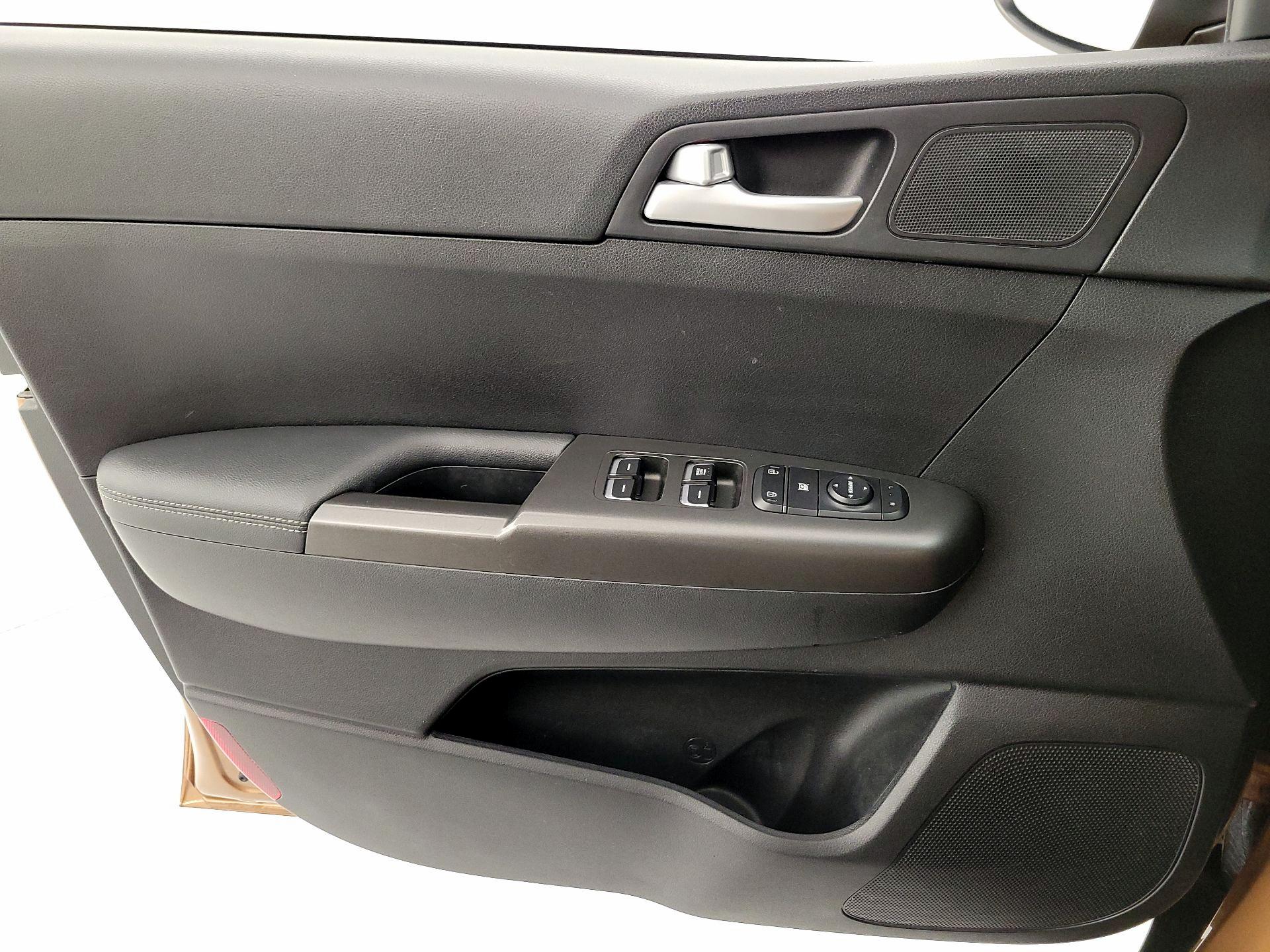 Thumbnail: 2018 Kia Sportage - 12