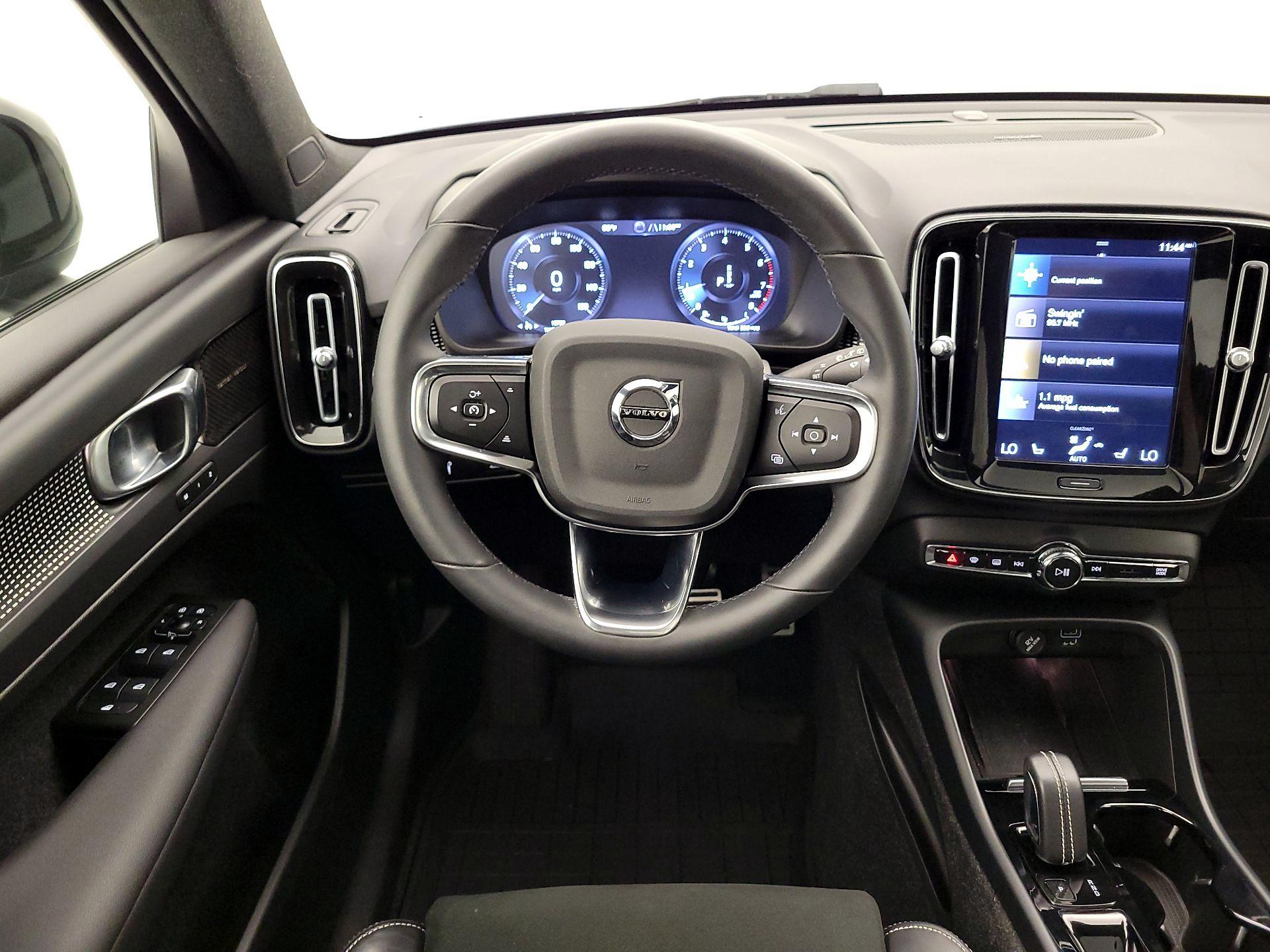 Thumbnail: 2022 Volvo XC40 - 10