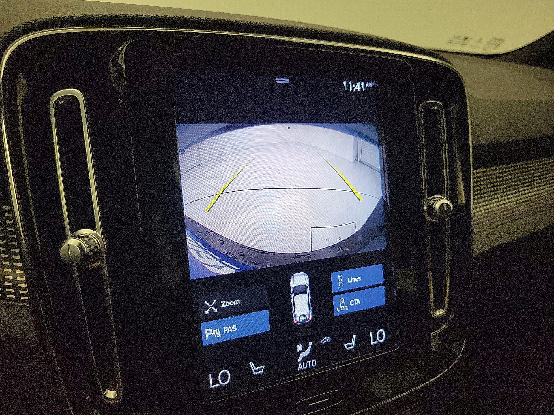 Thumbnail: 2022 Volvo XC40 - 15