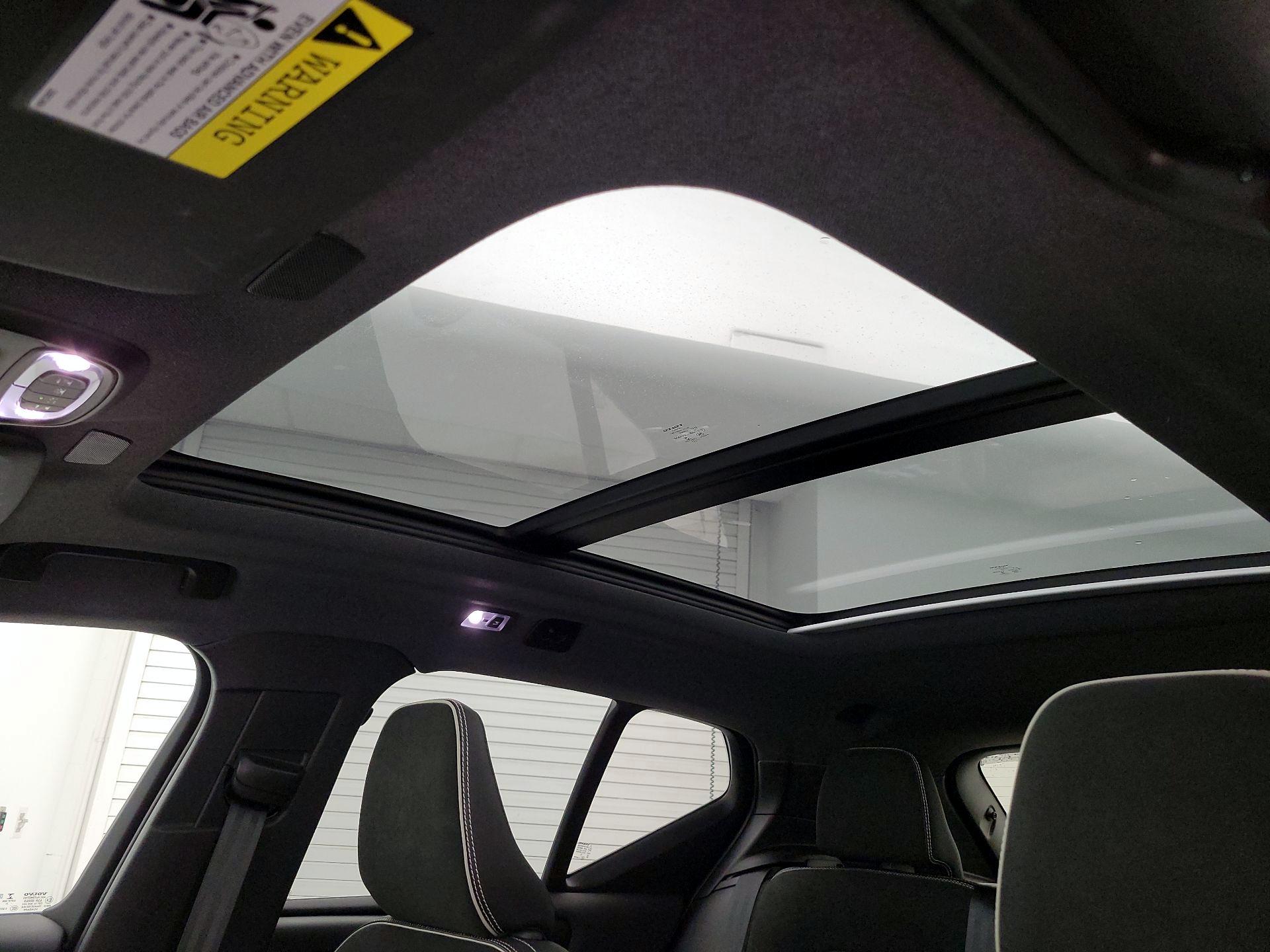 Thumbnail: 2022 Volvo XC40 - 20