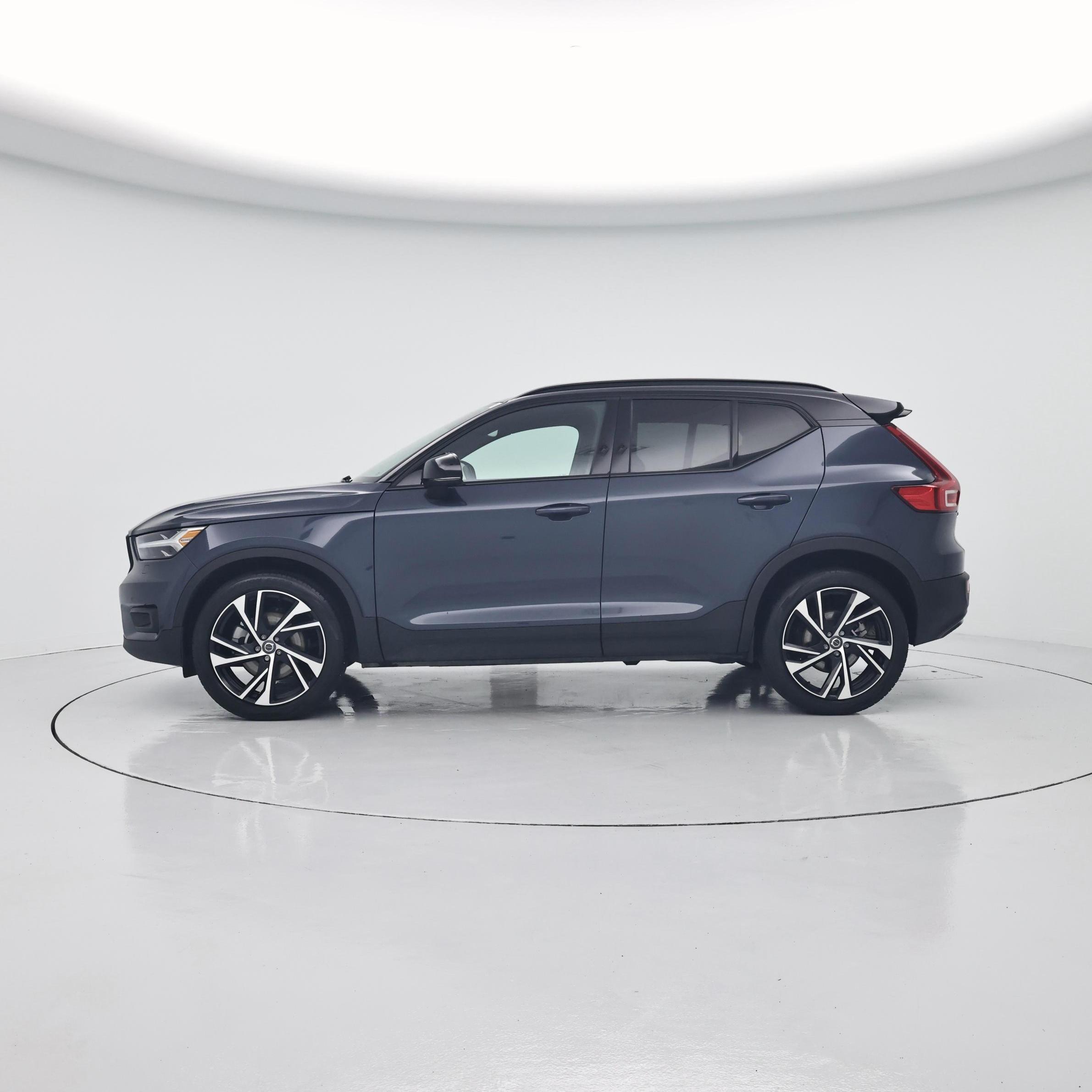 Thumbnail: 2022 Volvo XC40 - 3