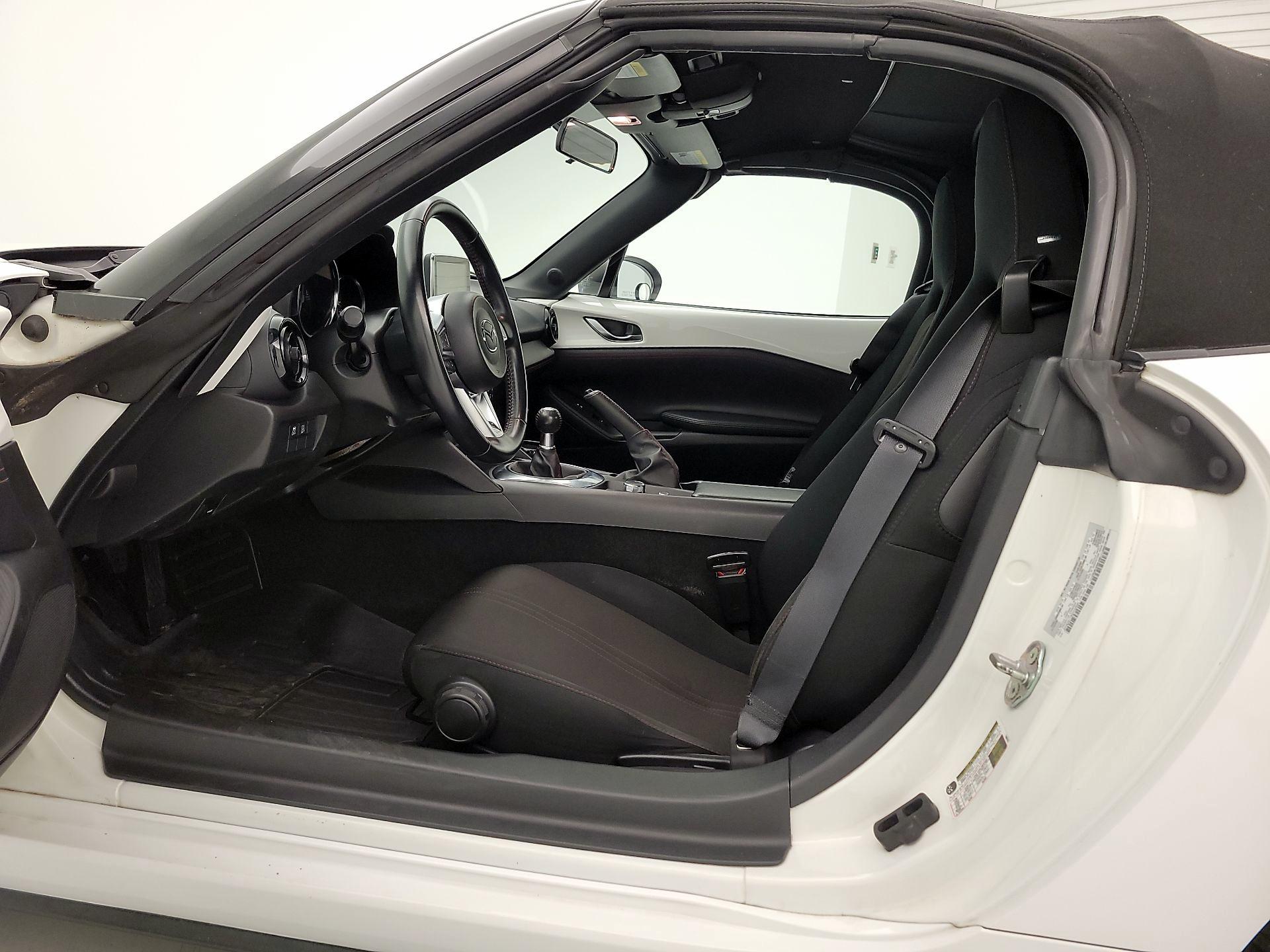 Thumbnail: 2016 Mazda MX-5 Miata - 11