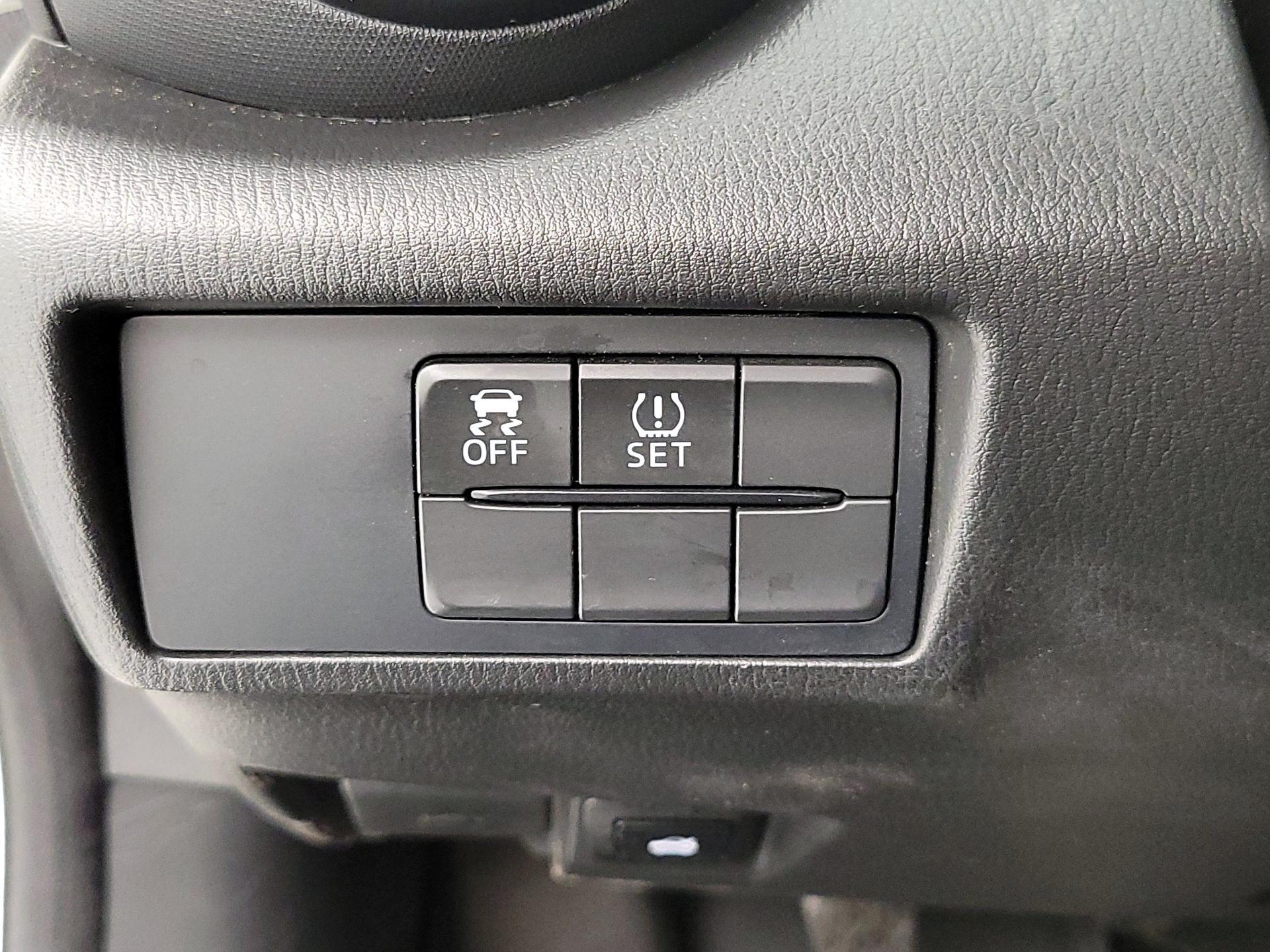 Thumbnail: 2016 Mazda MX-5 Miata - 13