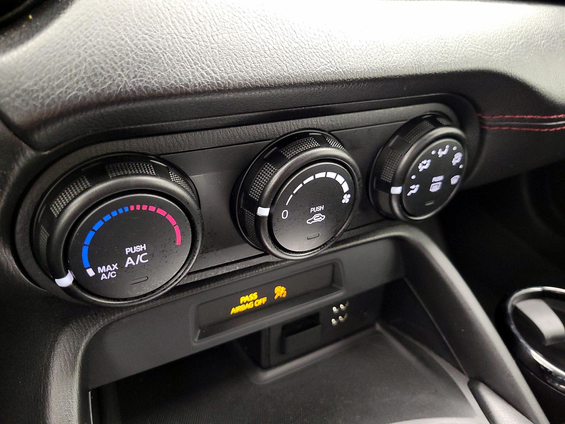 Thumbnail: 2016 Mazda MX-5 Miata - 16