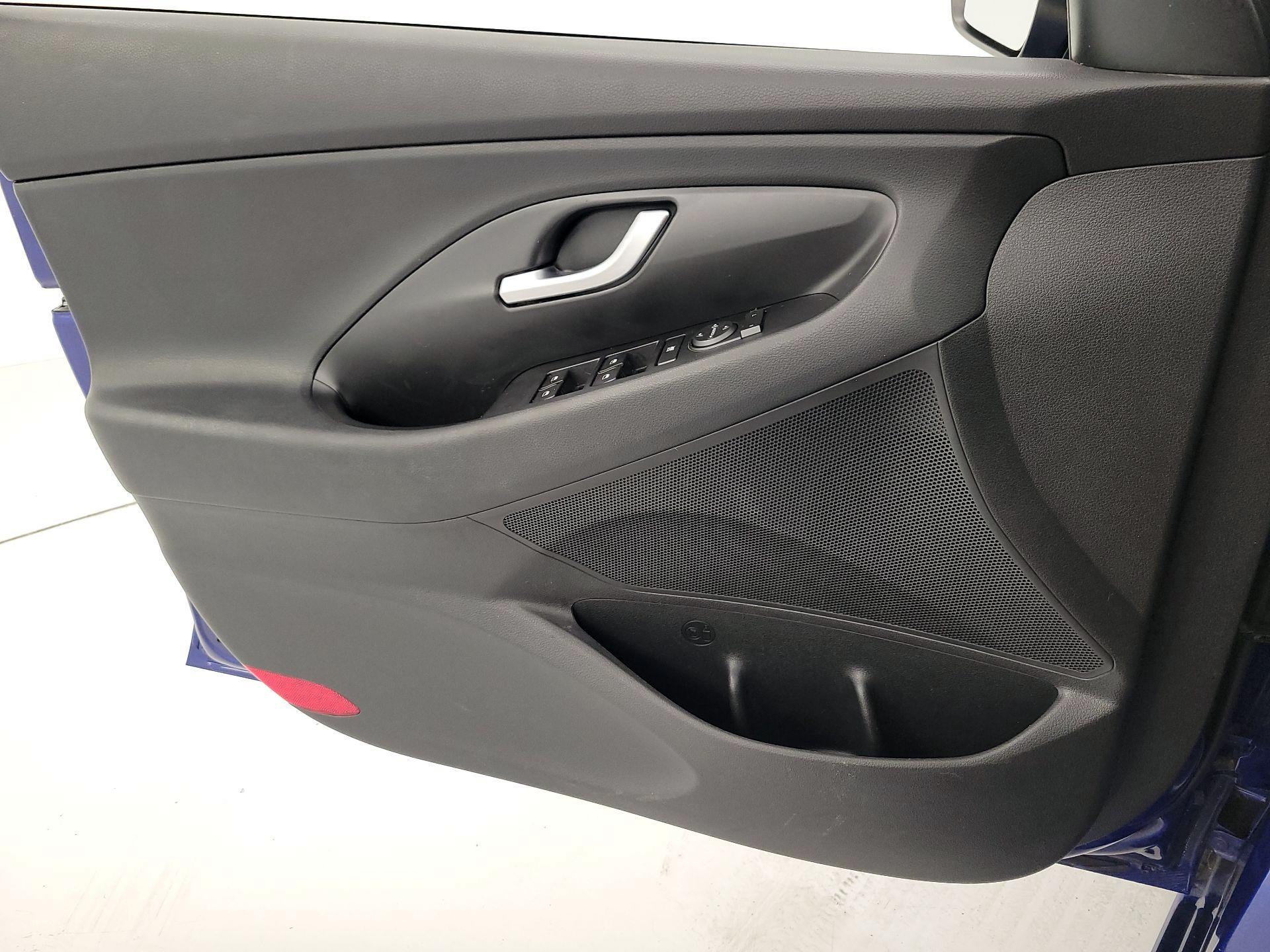 Thumbnail: 2019 Hyundai Elantra - 12
