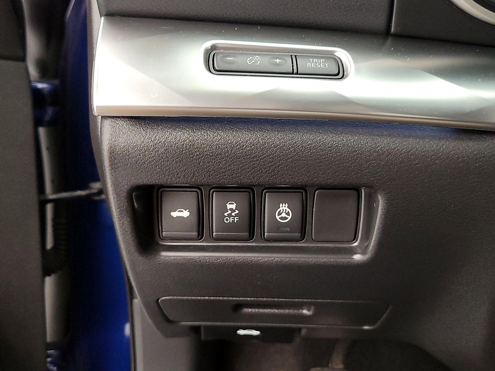 Thumbnail: 2017 Nissan Maxima - 13