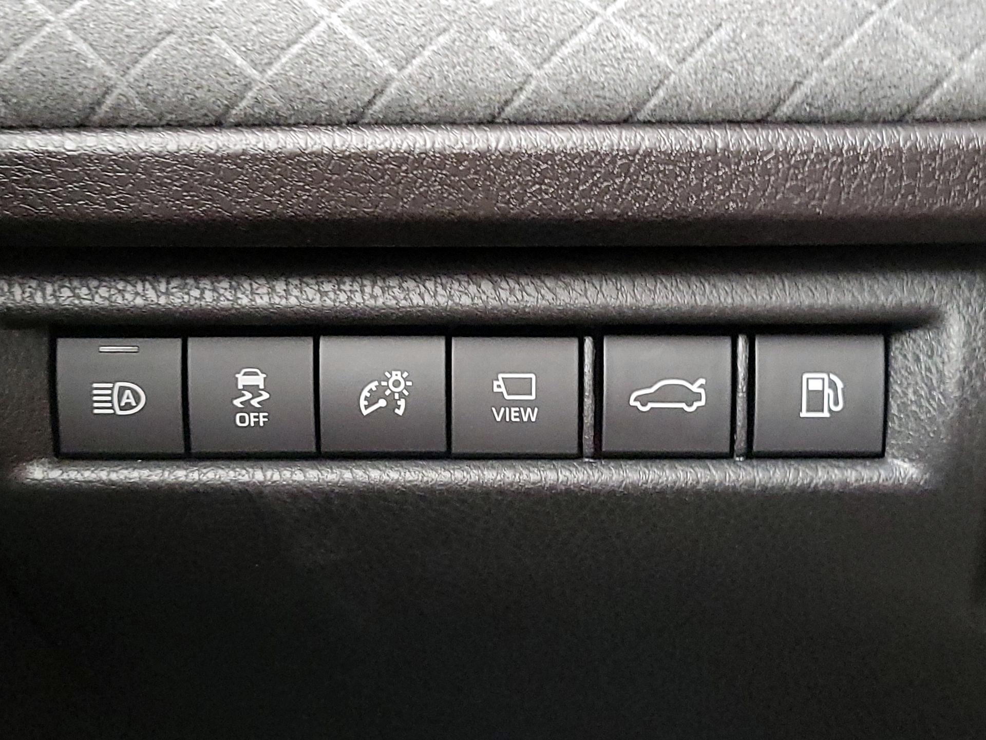 Thumbnail: 2025 Toyota Camry - 13