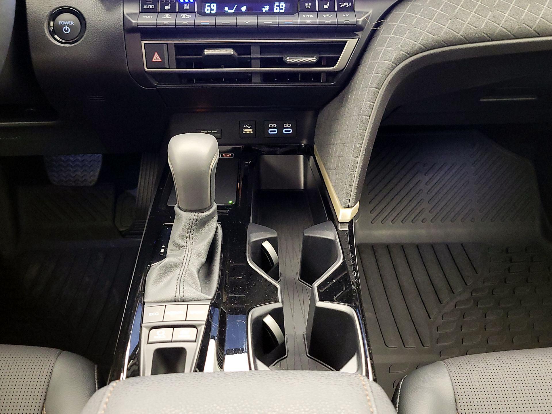 Thumbnail: 2025 Toyota Camry - 17