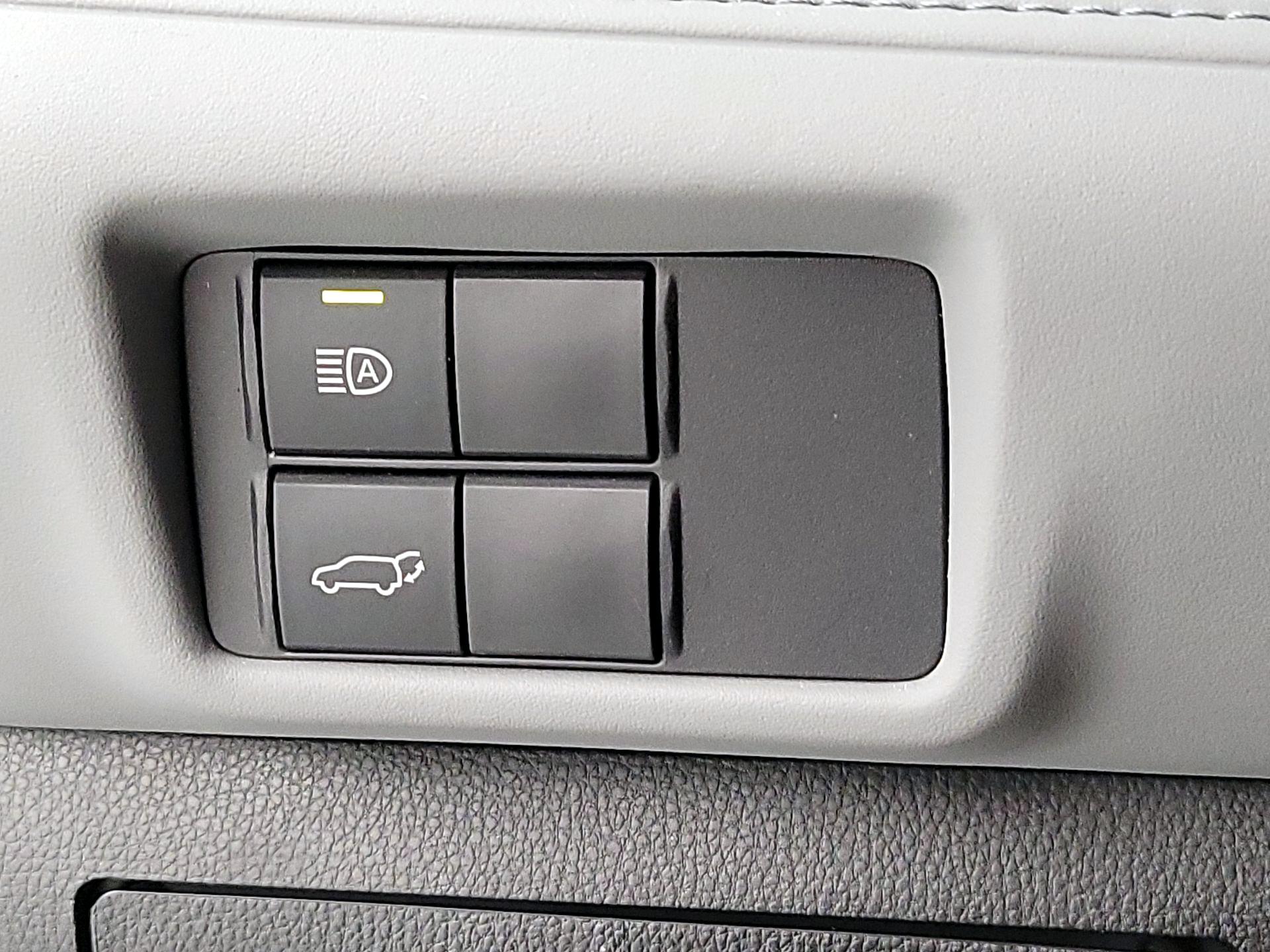 Thumbnail: 2020 Toyota Highlander - 13