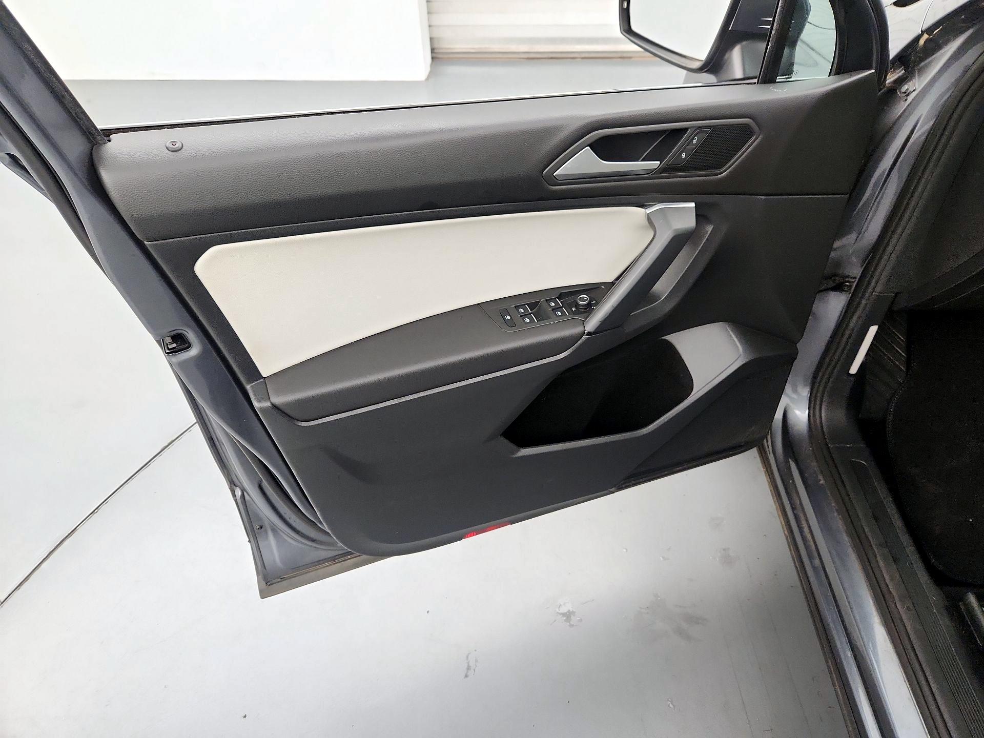 Thumbnail: 2019 Volkswagen Tiguan - 12