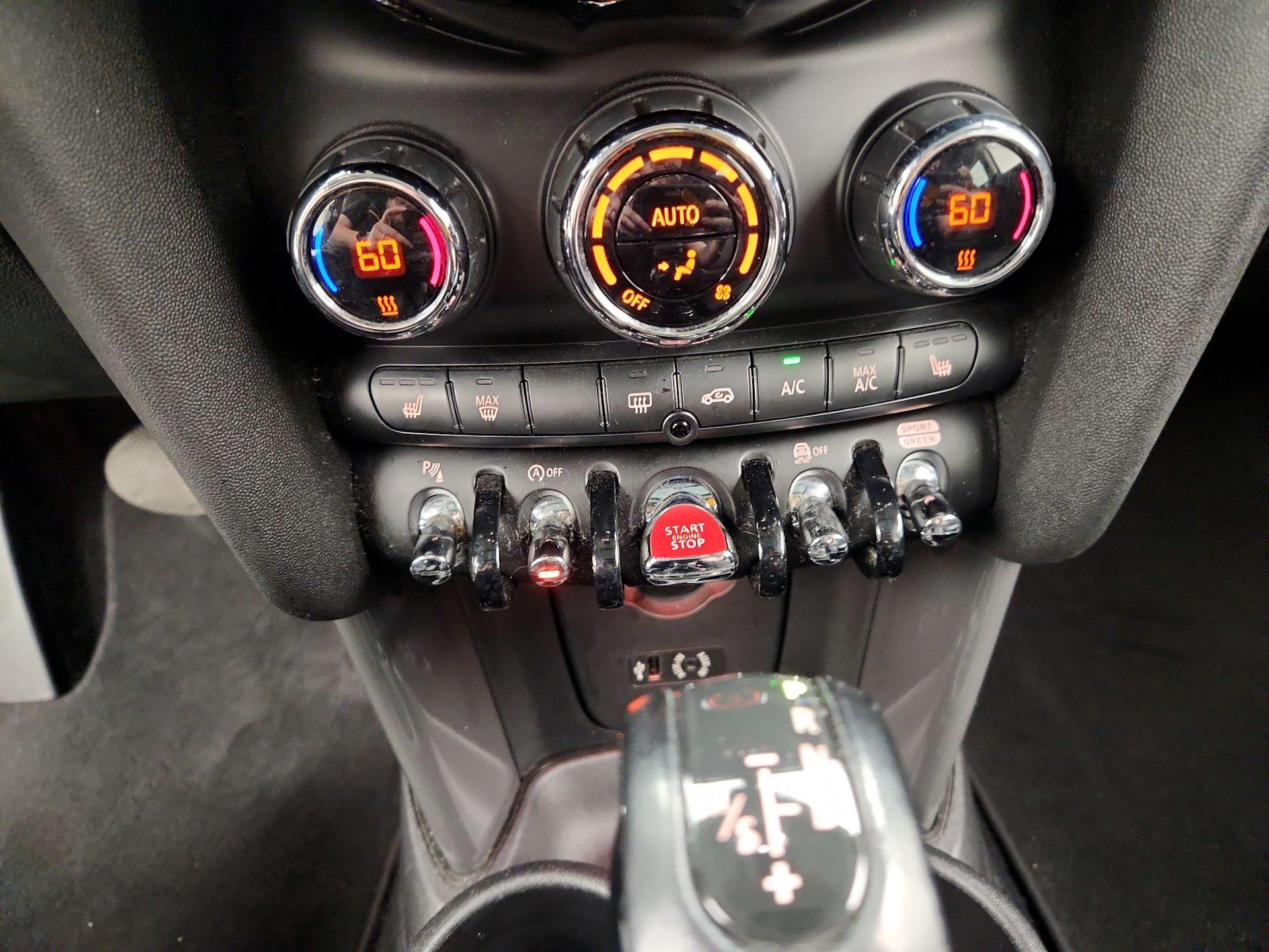 Thumbnail: 2018 MINI Cooper Hardtop - 17