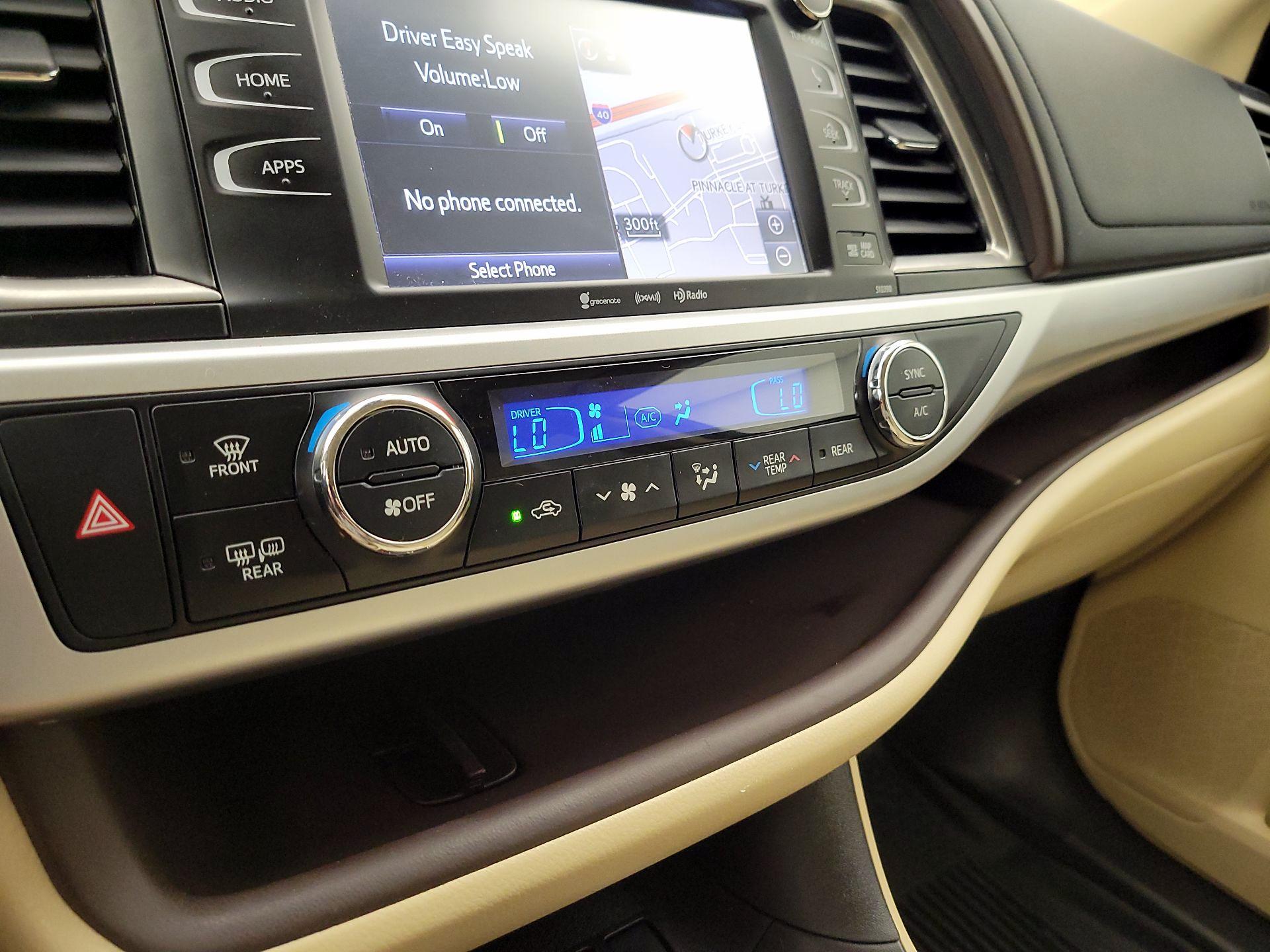 Thumbnail: 2019 Toyota Highlander - 17