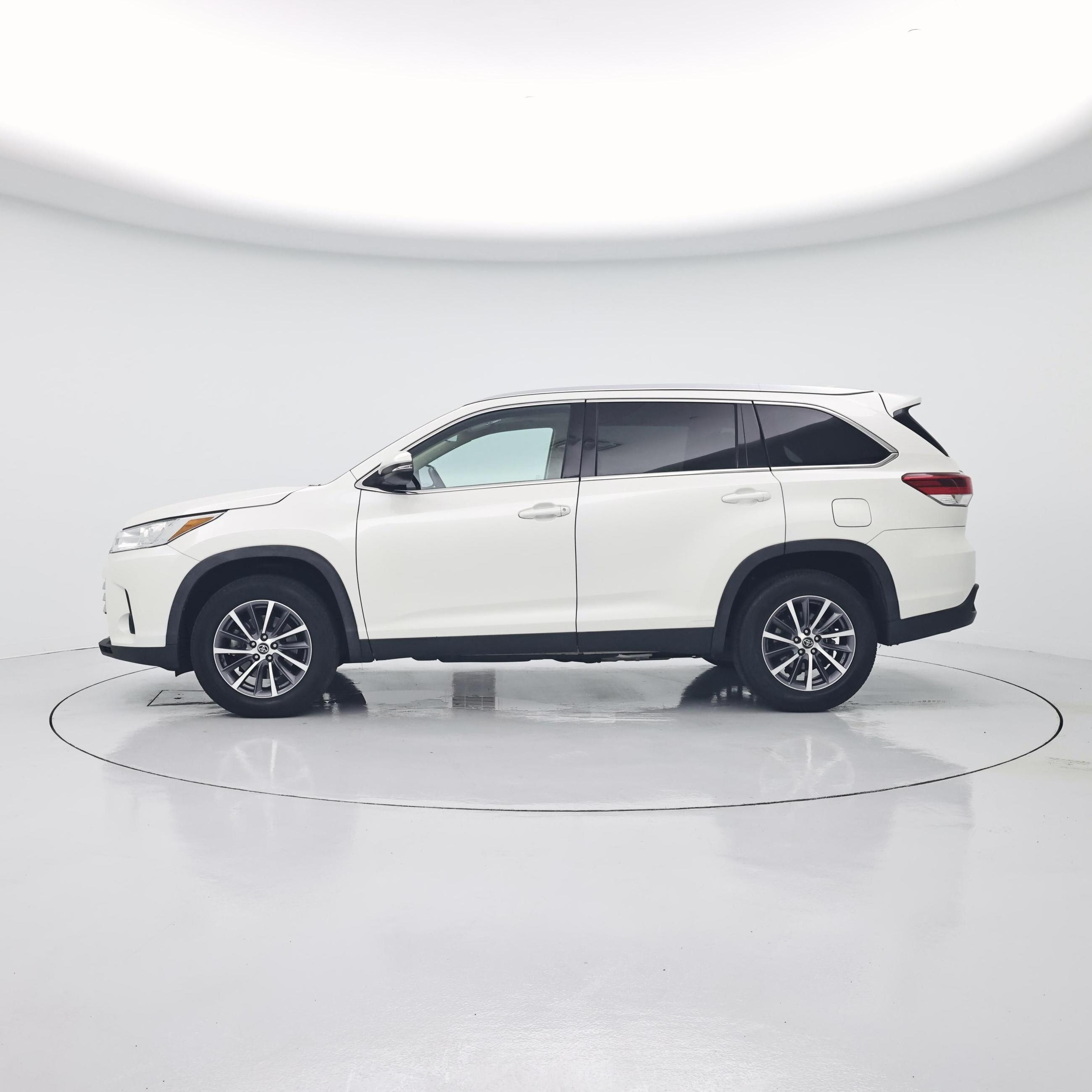 Thumbnail: 2019 Toyota Highlander - 3