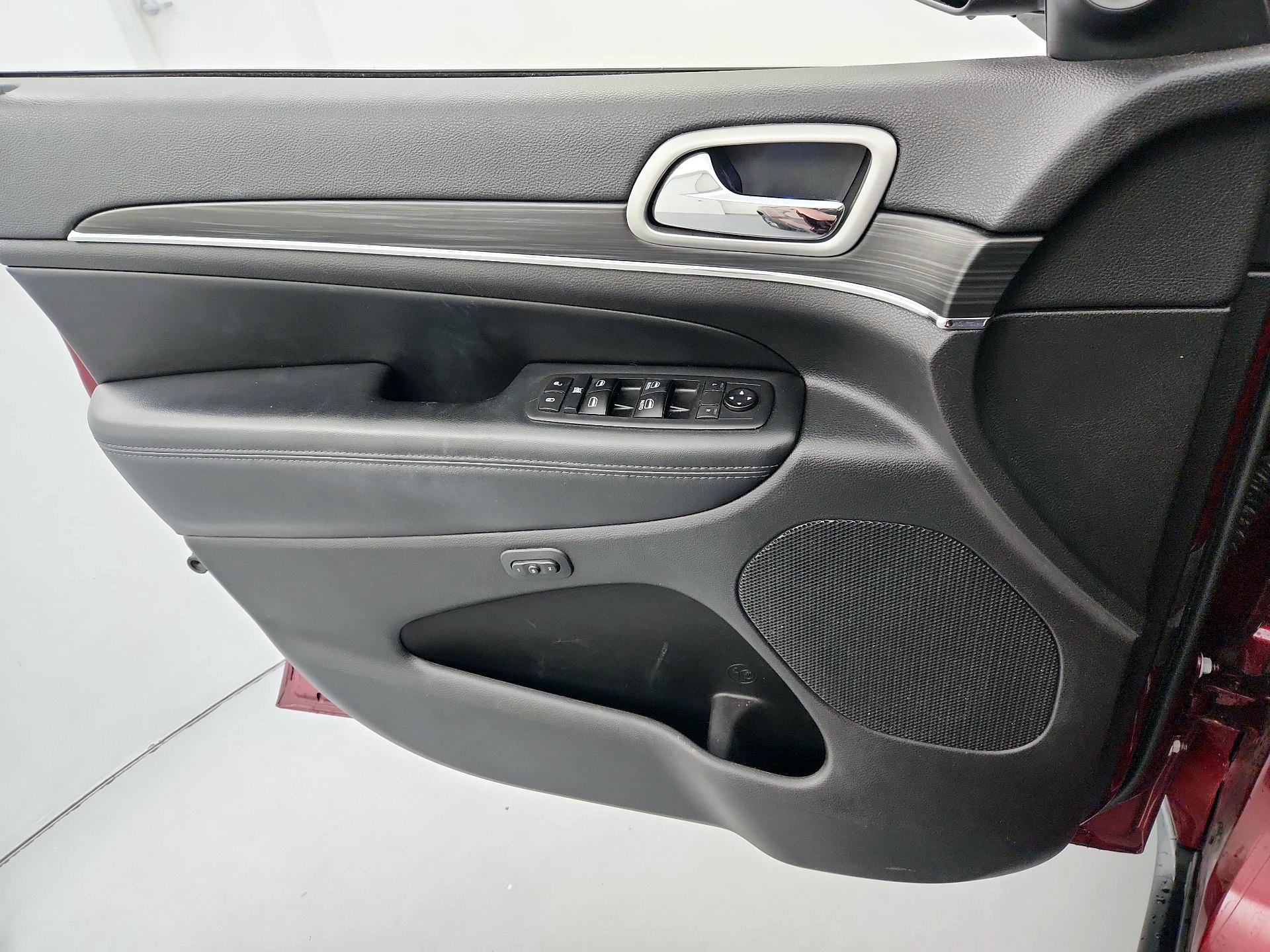 Thumbnail: 2019 Jeep Grand Cherokee - 12