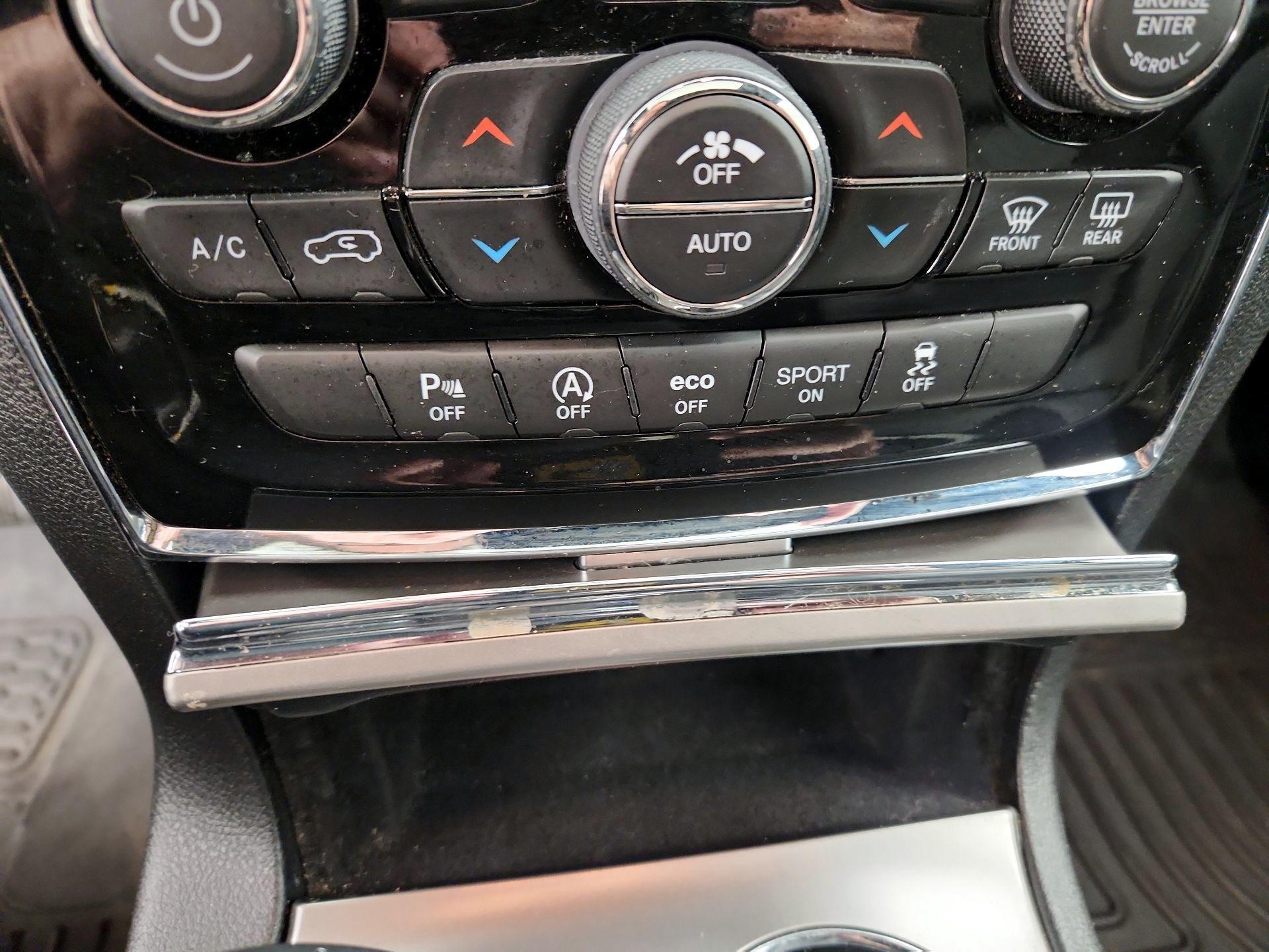 Thumbnail: 2019 Jeep Grand Cherokee - 17