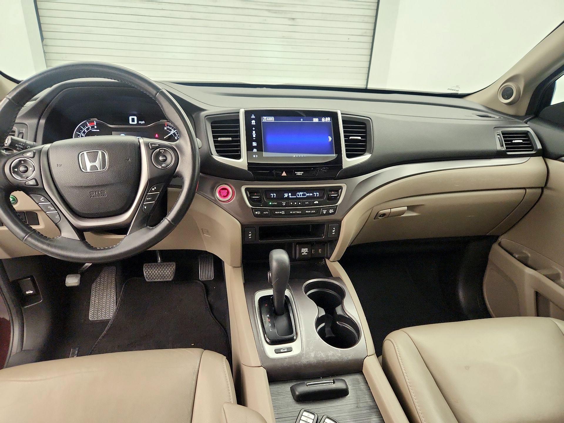 Thumbnail: 2017 Honda Pilot - 9