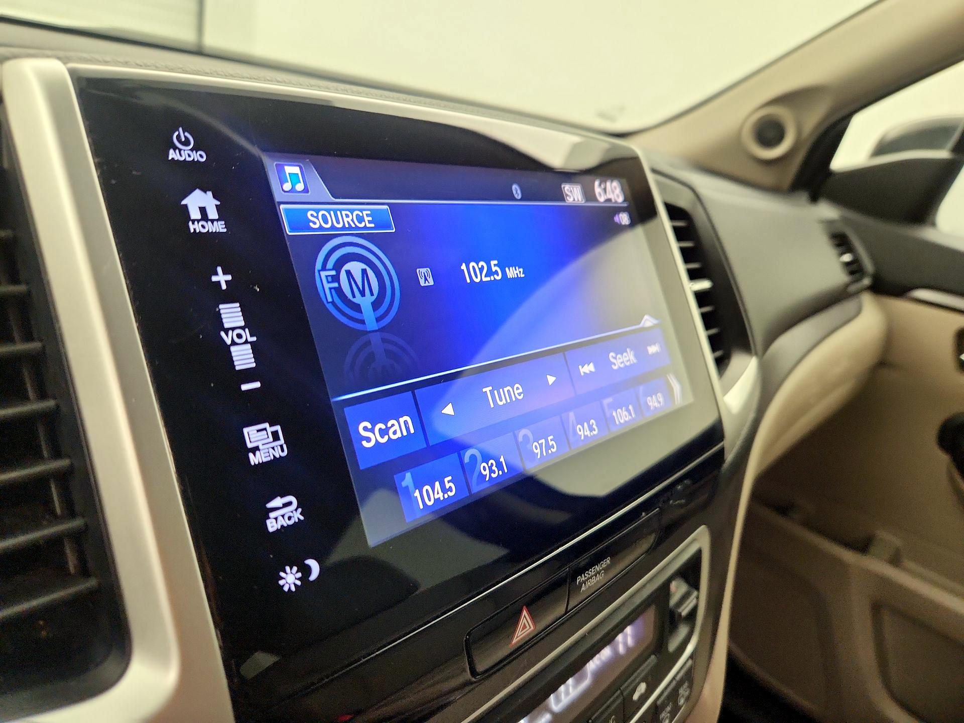 Thumbnail: 2017 Honda Pilot - 15