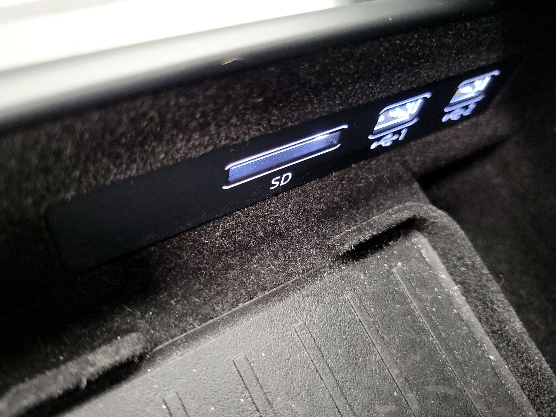 Thumbnail: 2019 Audi A8 - 19