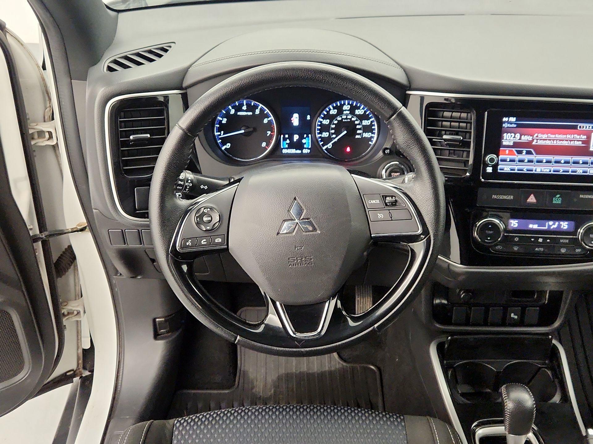 Thumbnail: 2018 Mitsubishi Outlander - 10