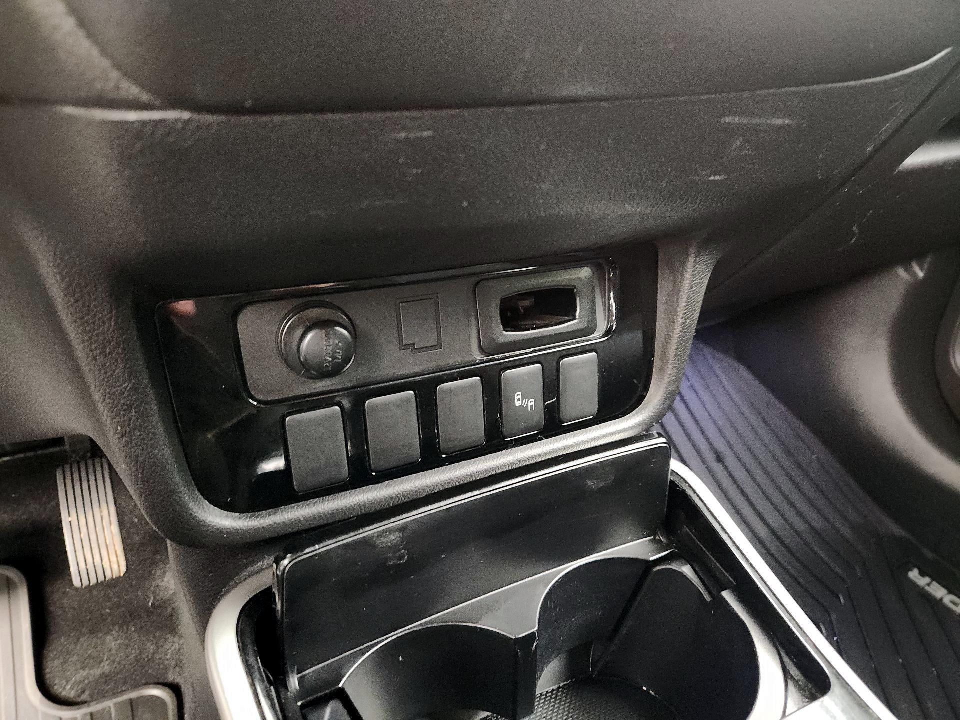Thumbnail: 2018 Mitsubishi Outlander - 18