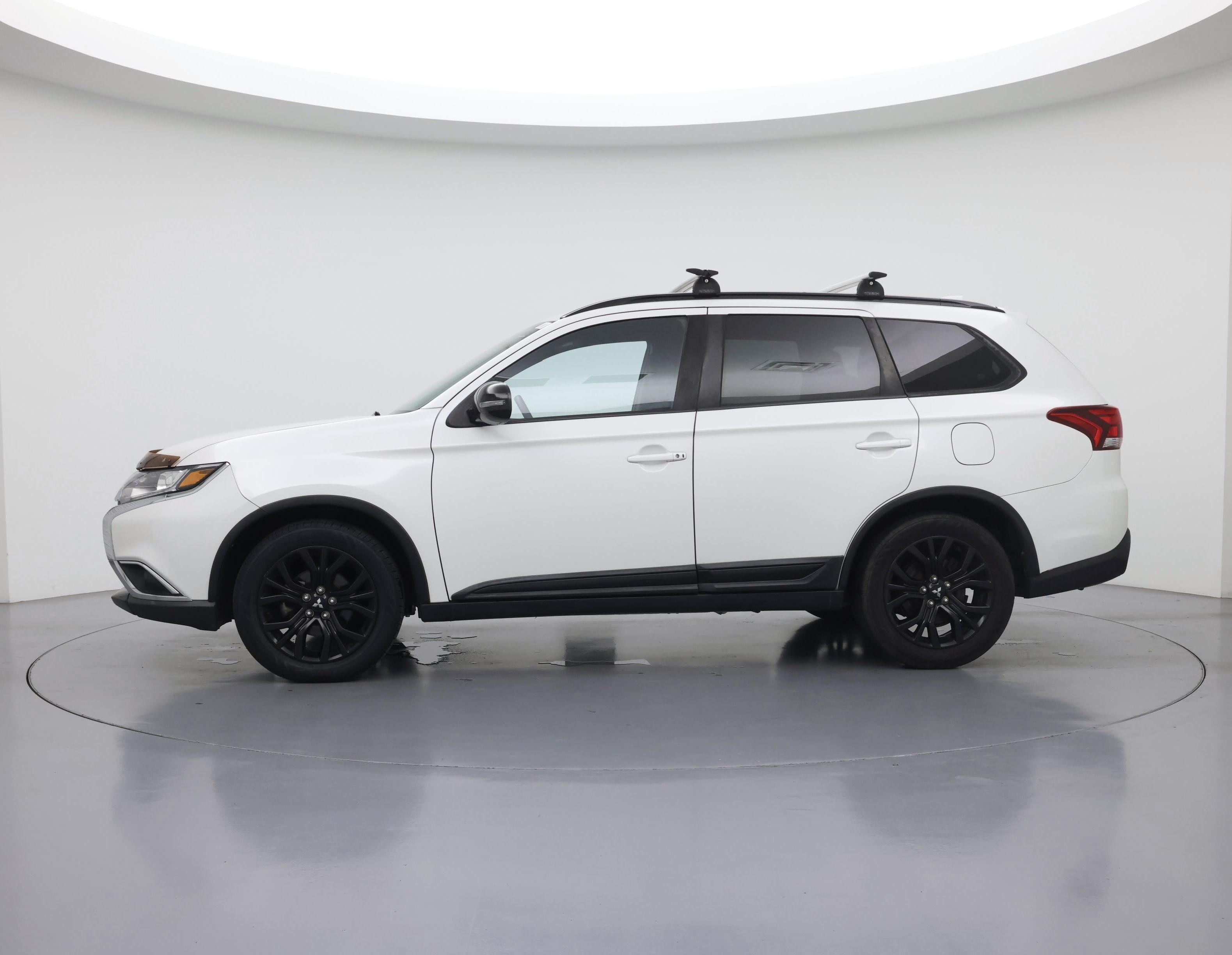 Thumbnail: 2018 Mitsubishi Outlander - 3