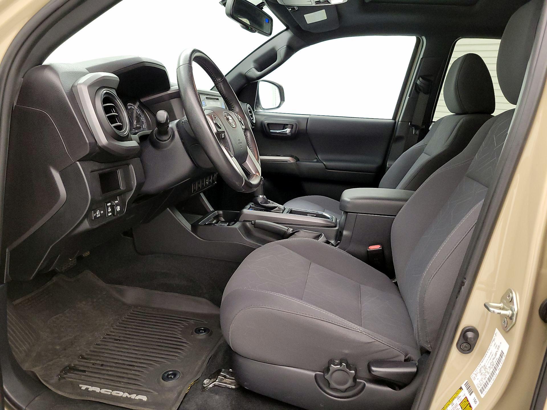 Thumbnail: 2017 Toyota Tacoma - 11