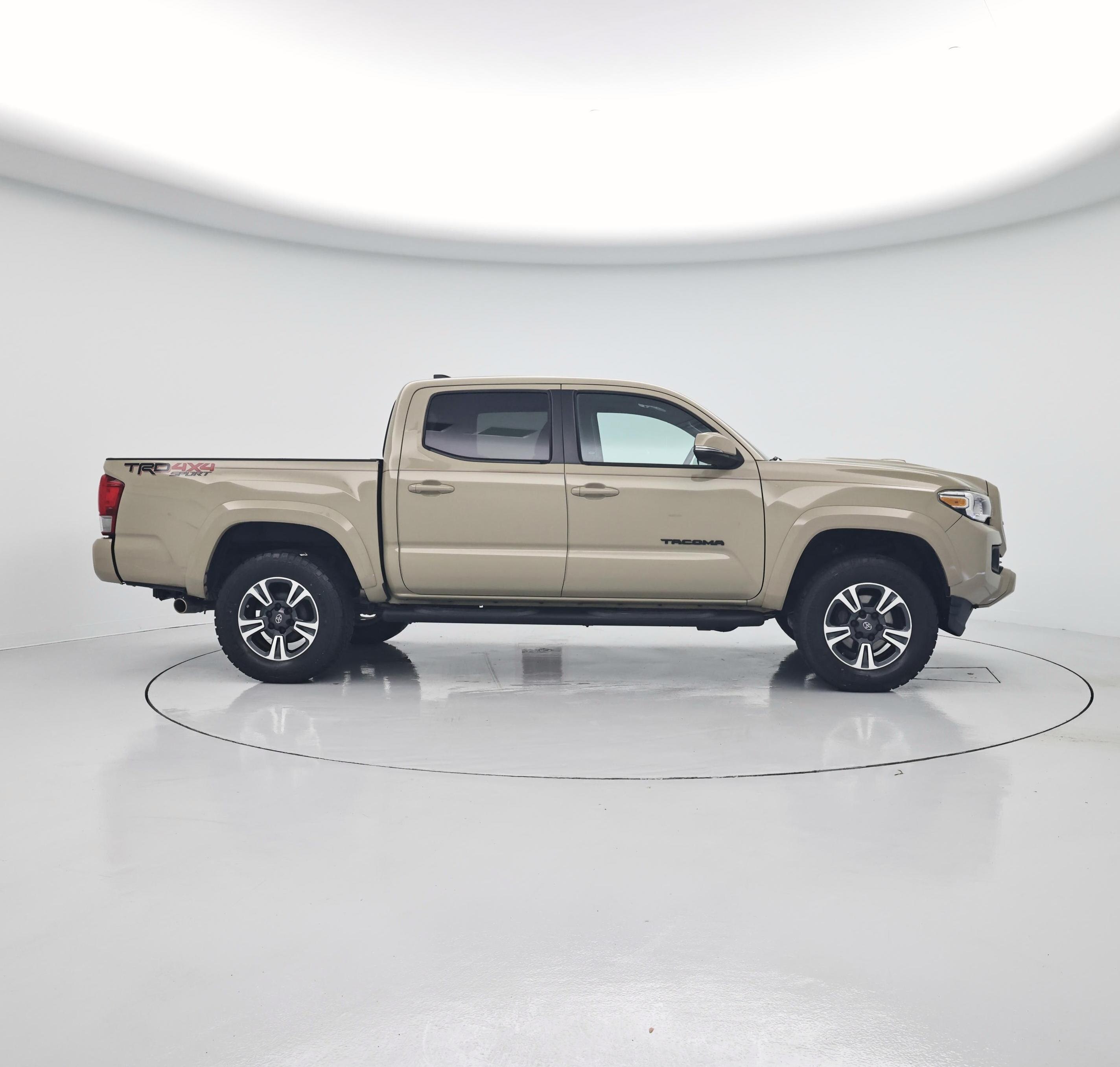 Thumbnail: 2017 Toyota Tacoma - 7