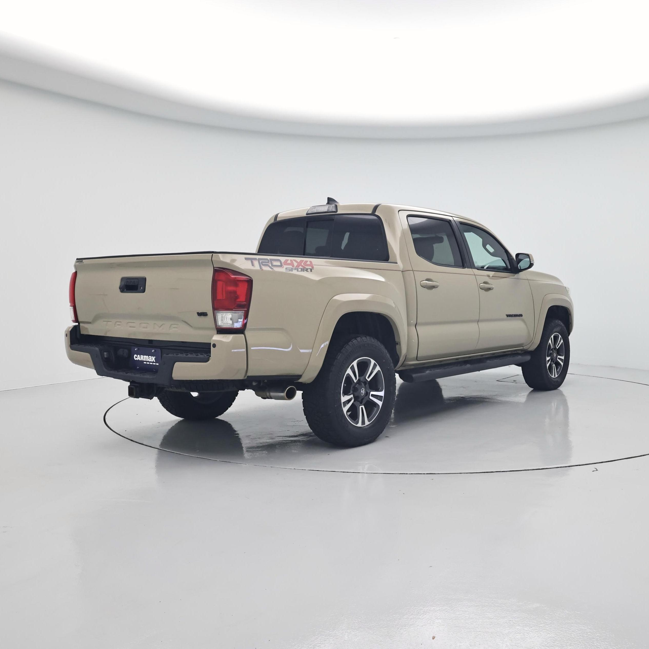 Thumbnail: 2017 Toyota Tacoma - 8