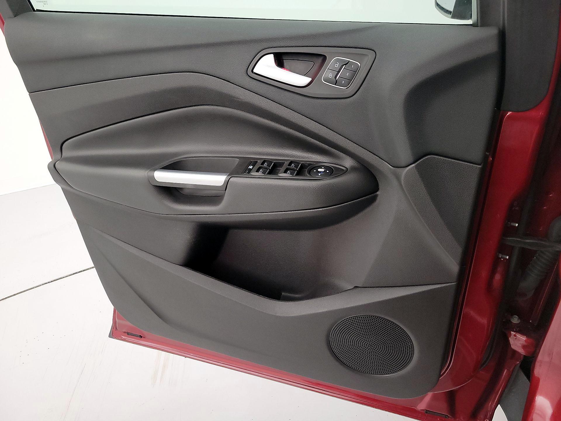 Thumbnail: 2016 Ford Escape - 12