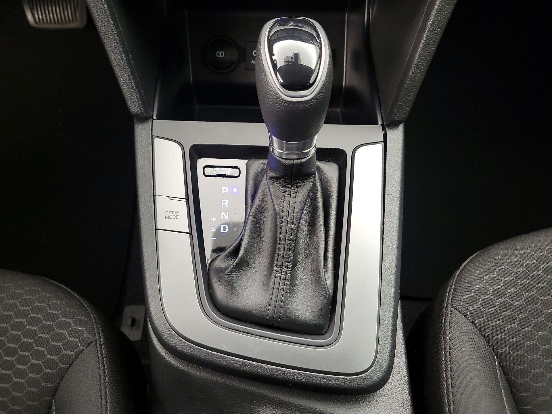 Thumbnail: 2020 Hyundai Elantra - 17