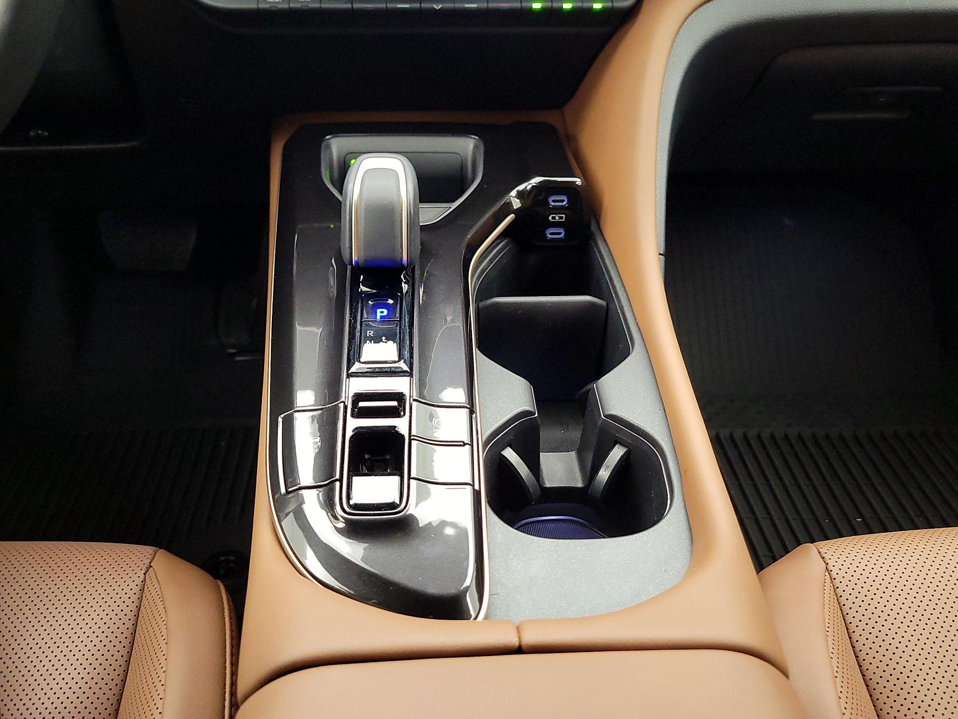 Thumbnail: 2025 Toyota Crown Signia - 18