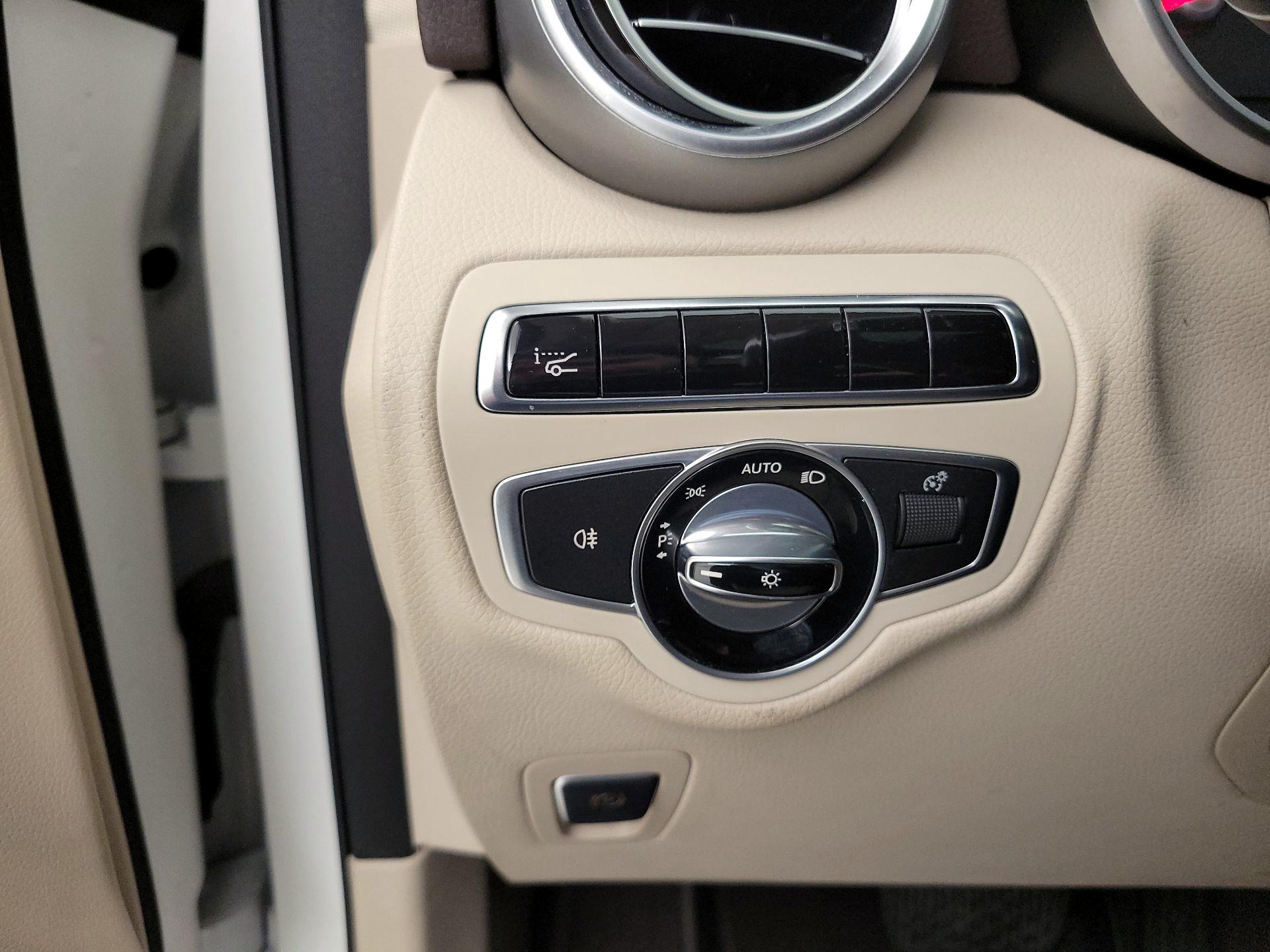 Thumbnail: 2016 Mercedes-Benz GLC - 13